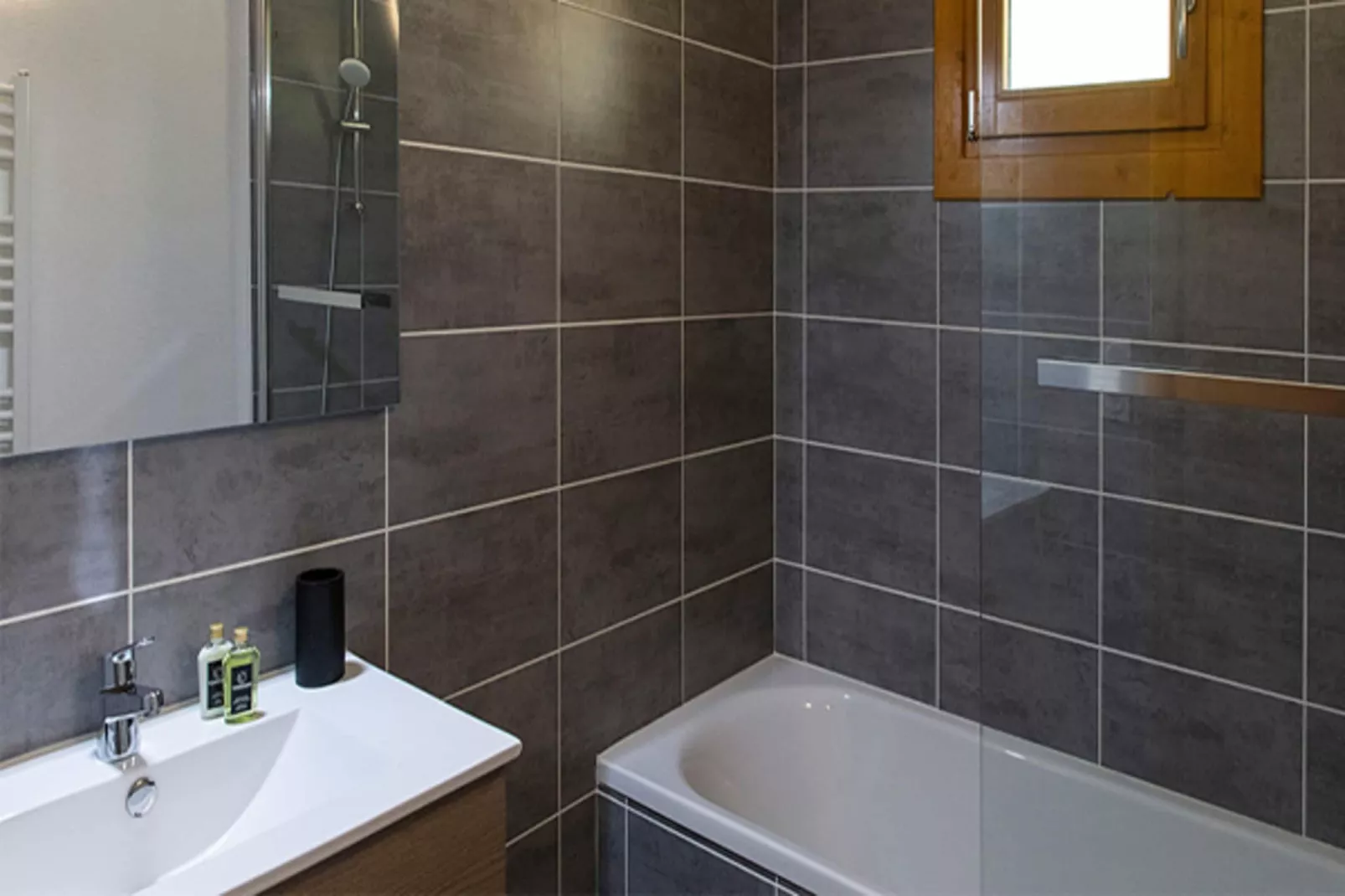 VAUJANY Edelweiss-A38P-Badkamer
