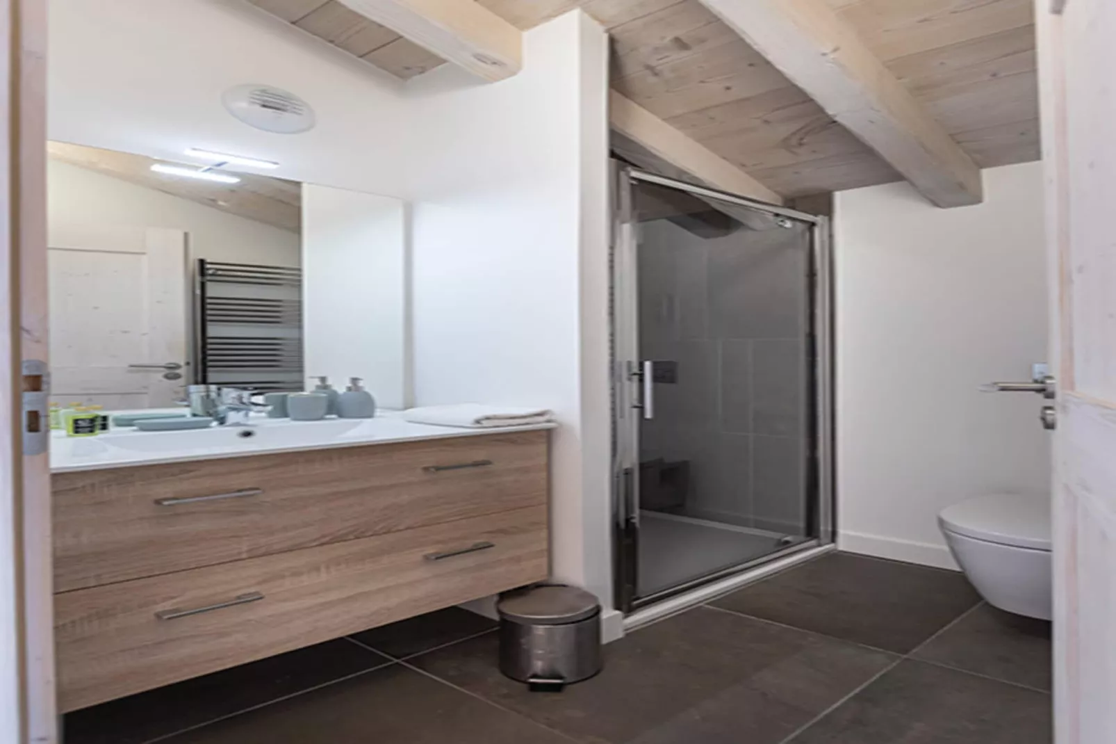 Le Hameau de barthelemy-A38P-Badkamer