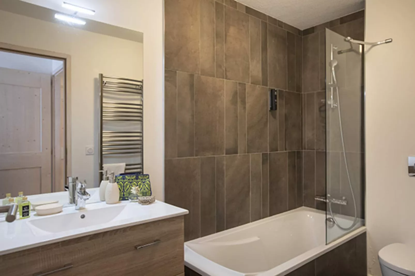 Le Hameau de barthelemy-A46P-Badkamer