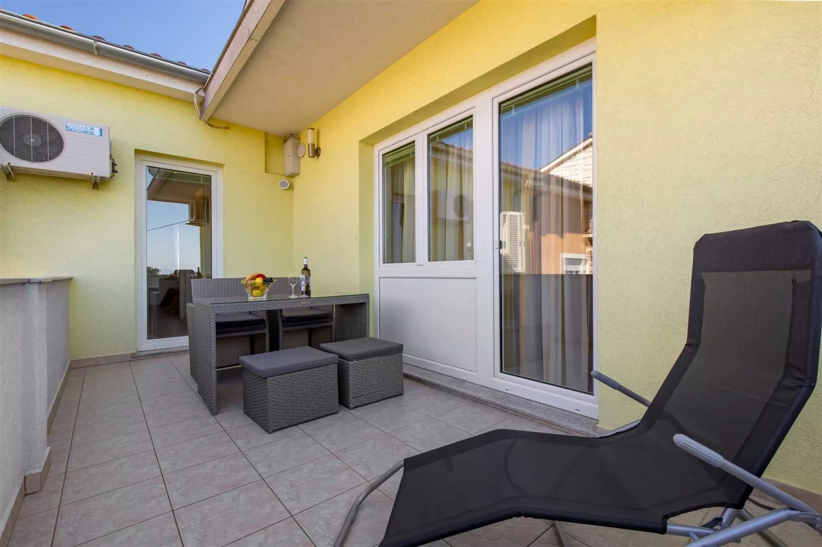 Apartment Slavica 3 - Yellow Sun-Terrasbalkon