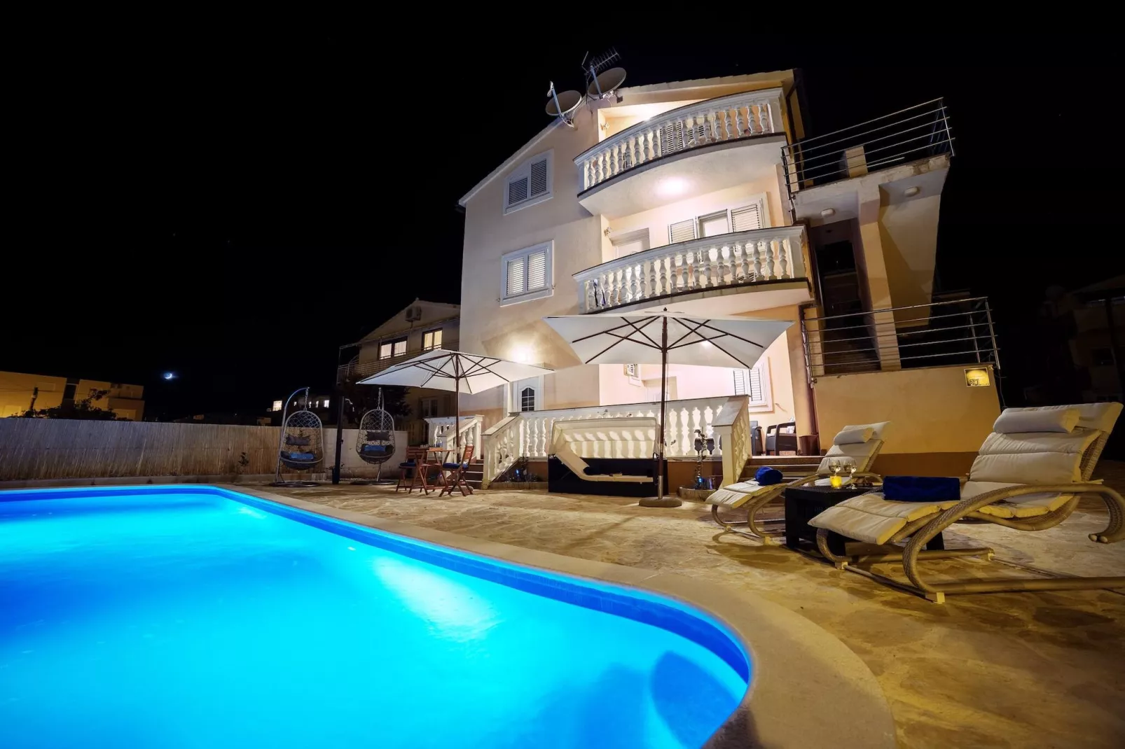 Apartments Nikol - two bedroom apartment A6-Buitenlucht