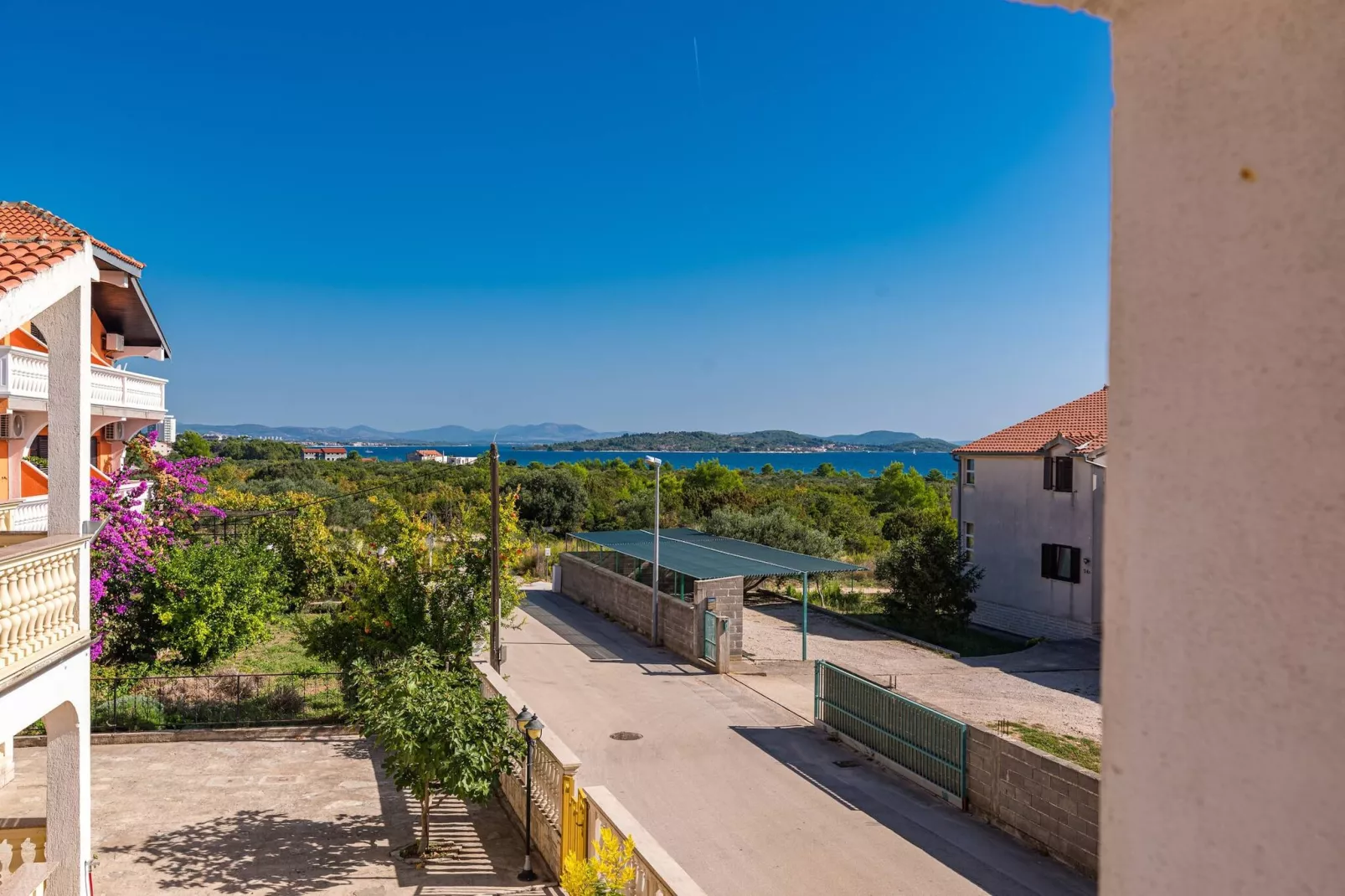Apartment Lara - two bedroom apartment-Buitenlucht