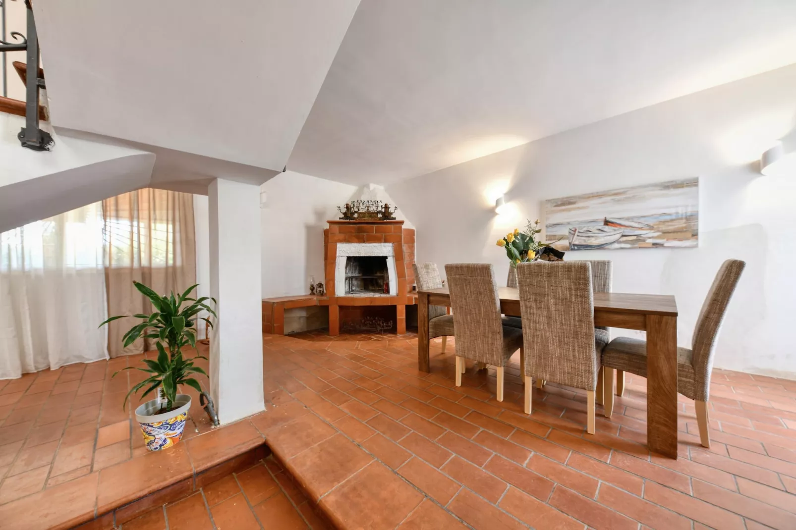 Villa Giugiò mit Privatpool-Eetkamer