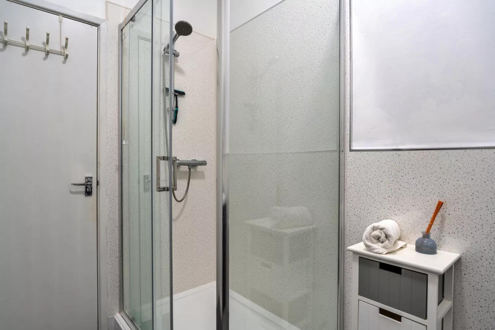No. 6 Porthgwidden-Badkamer