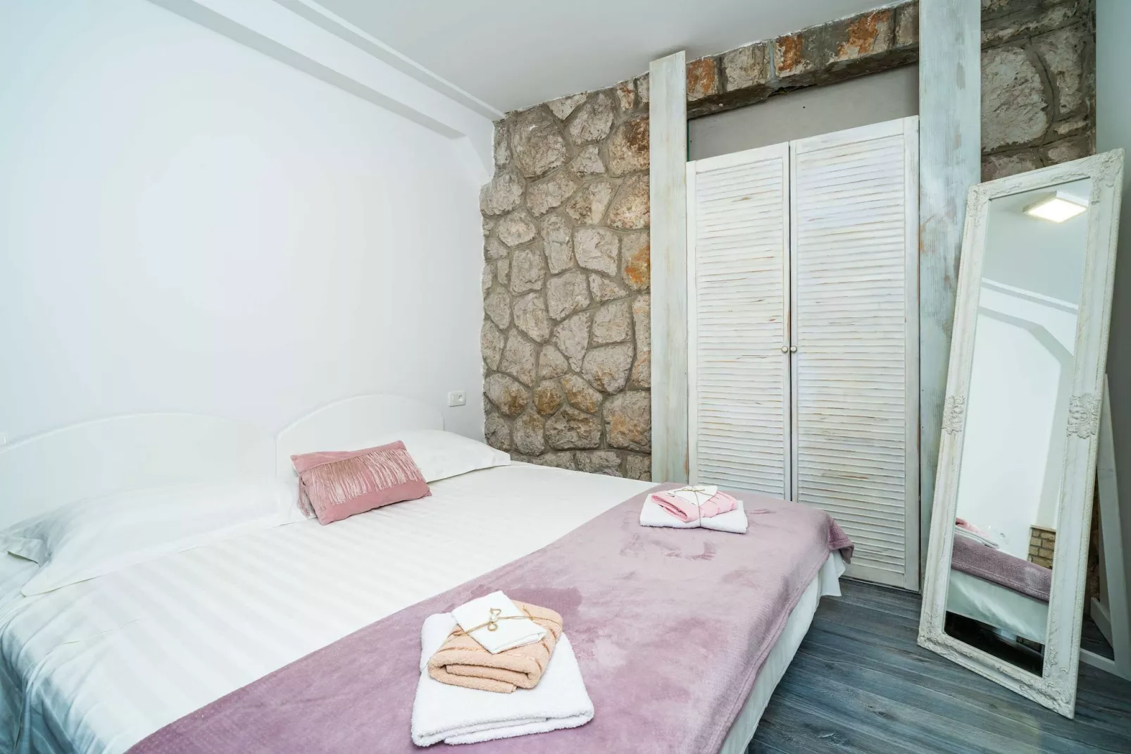 Apartments Dub - One-Bedroom Apartment  (no.4)-Slaapkamer