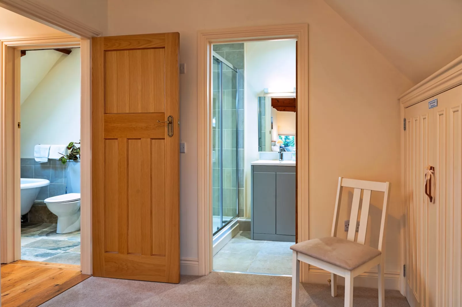 Lower School Cottages-Badkamer