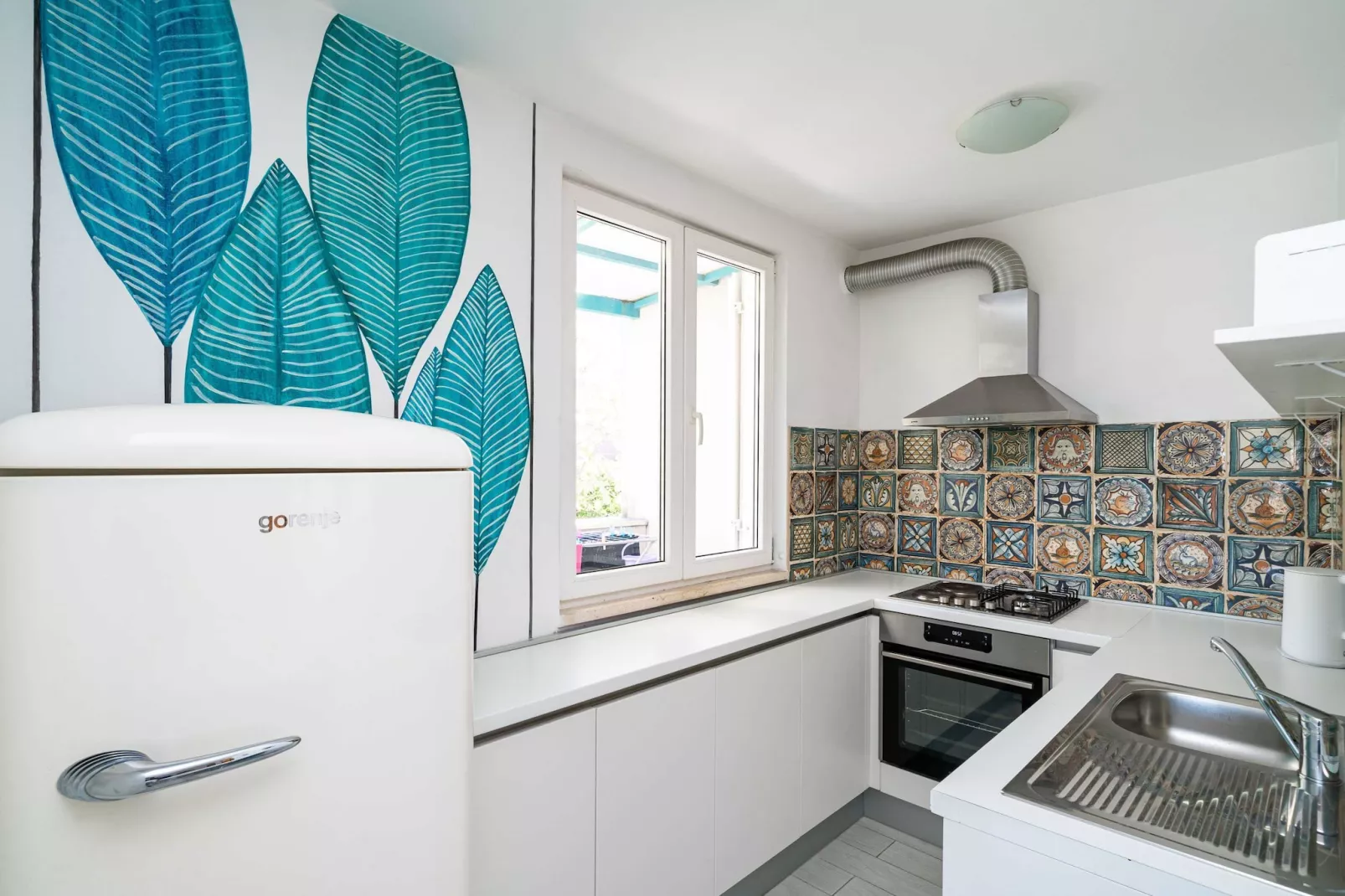 Apartment Radovan - One-Bedroom Apartment with Balcony and Sea View-Keuken