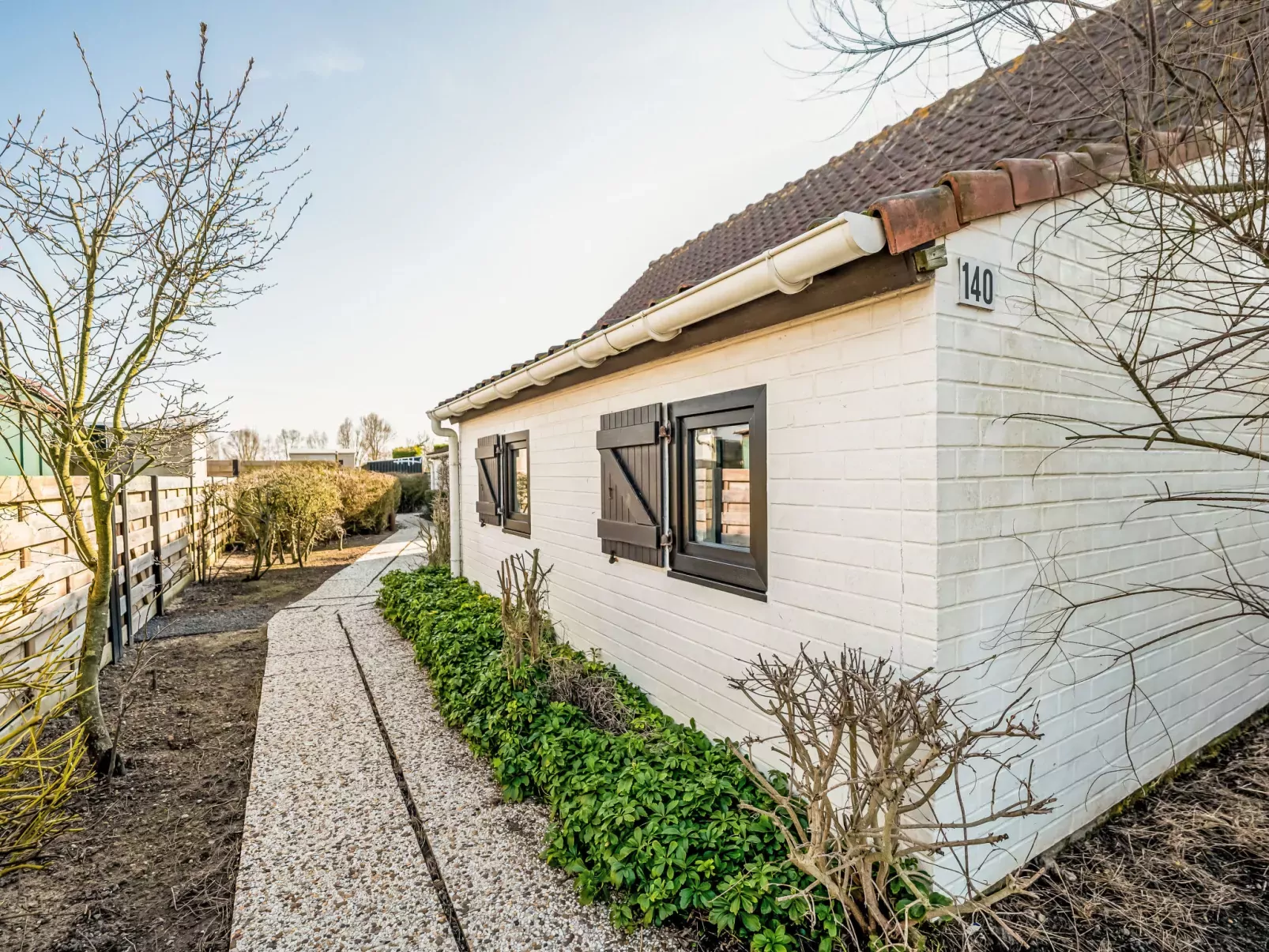 Beluga with parking and shared pool-Buiten