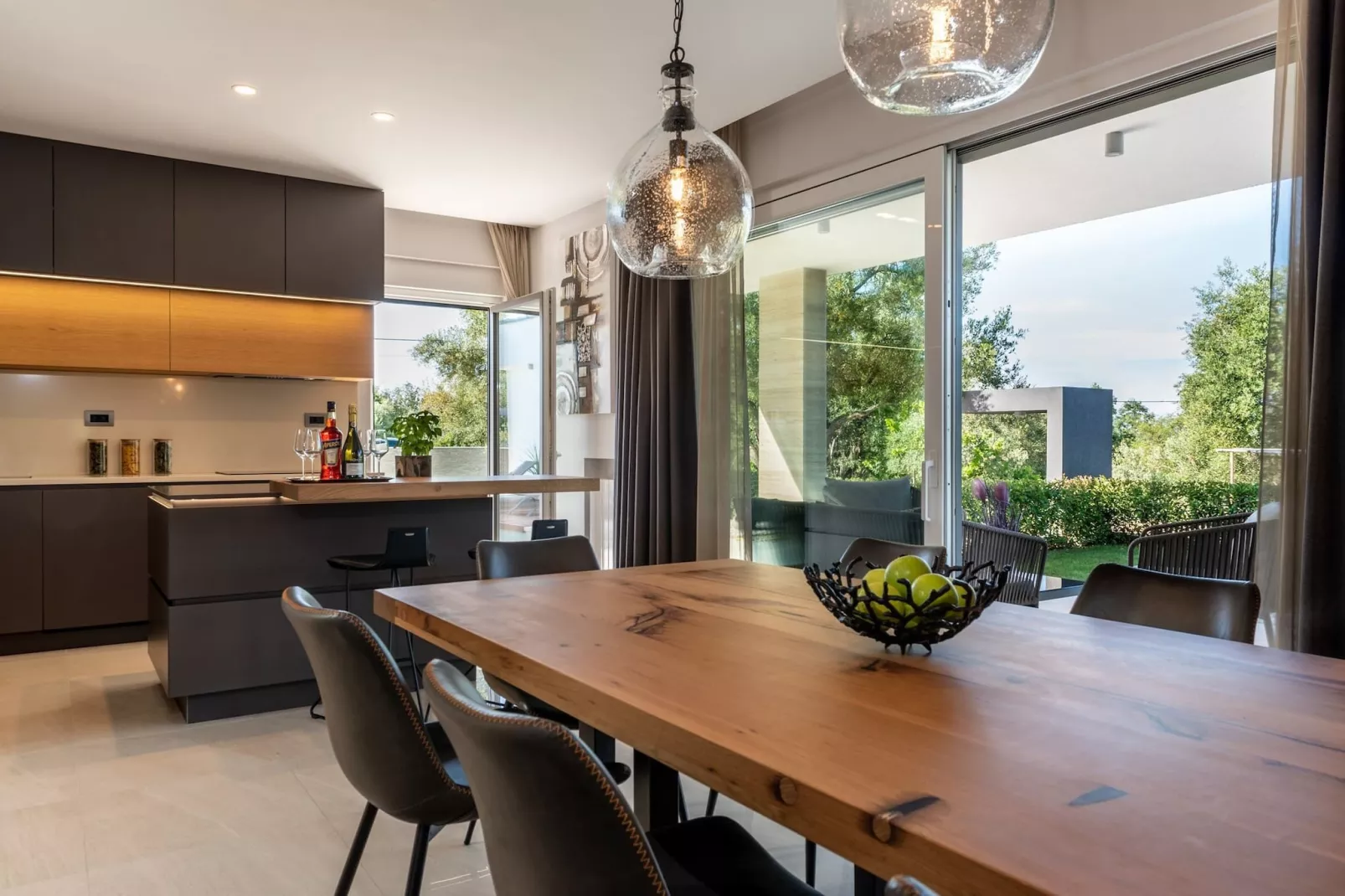 Luxurious Villa Laurea-Eetkamer