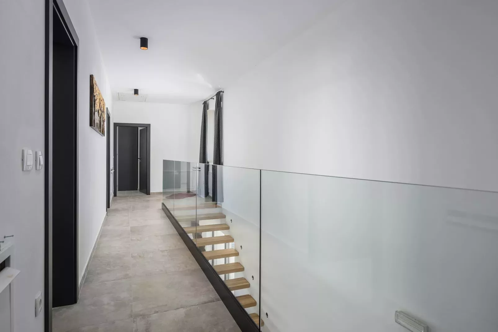 Villa de la Vie with Heated Swimming Pool-Overloop