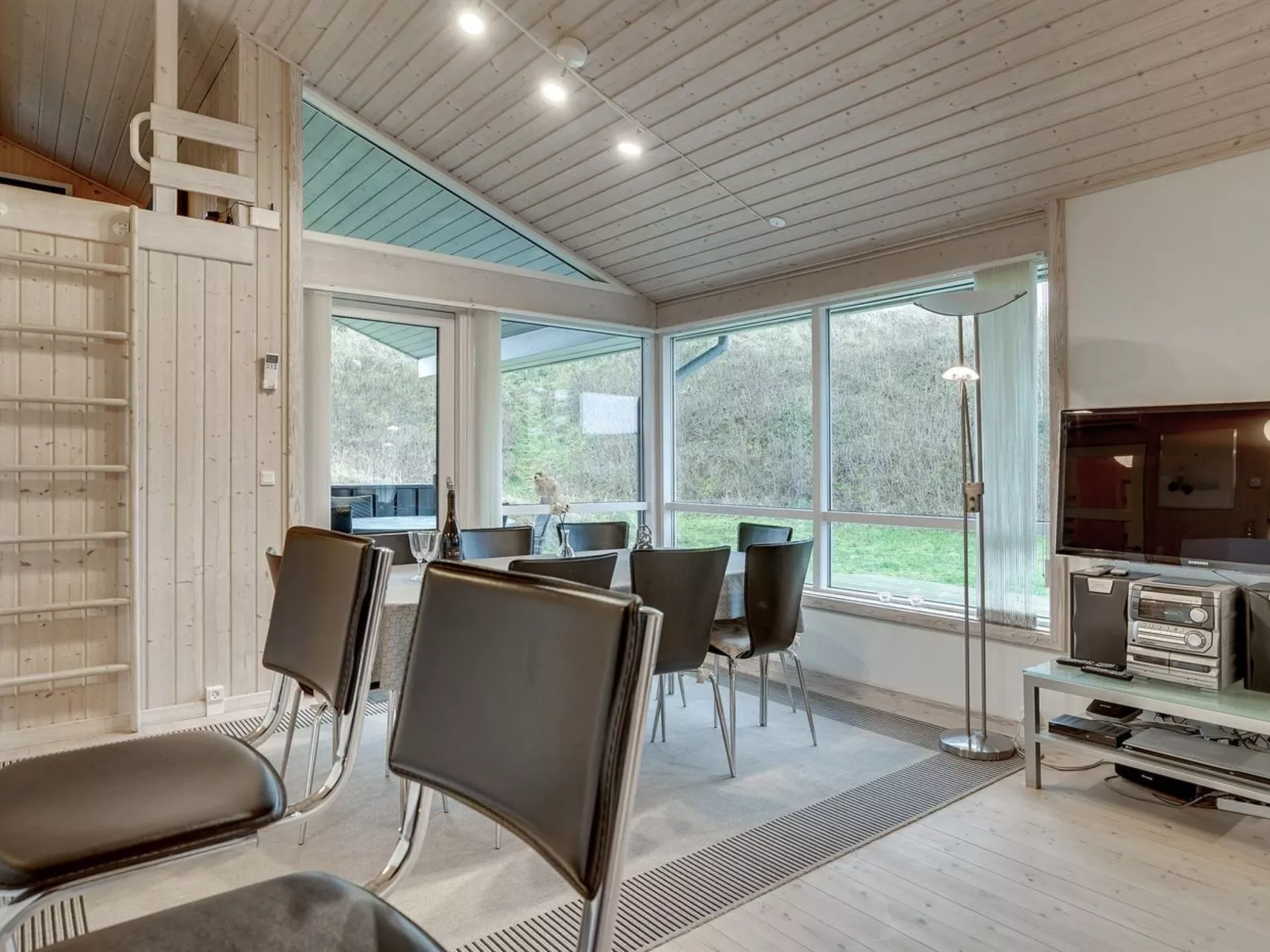 "Bovi" - 300m from the sea-Binnen