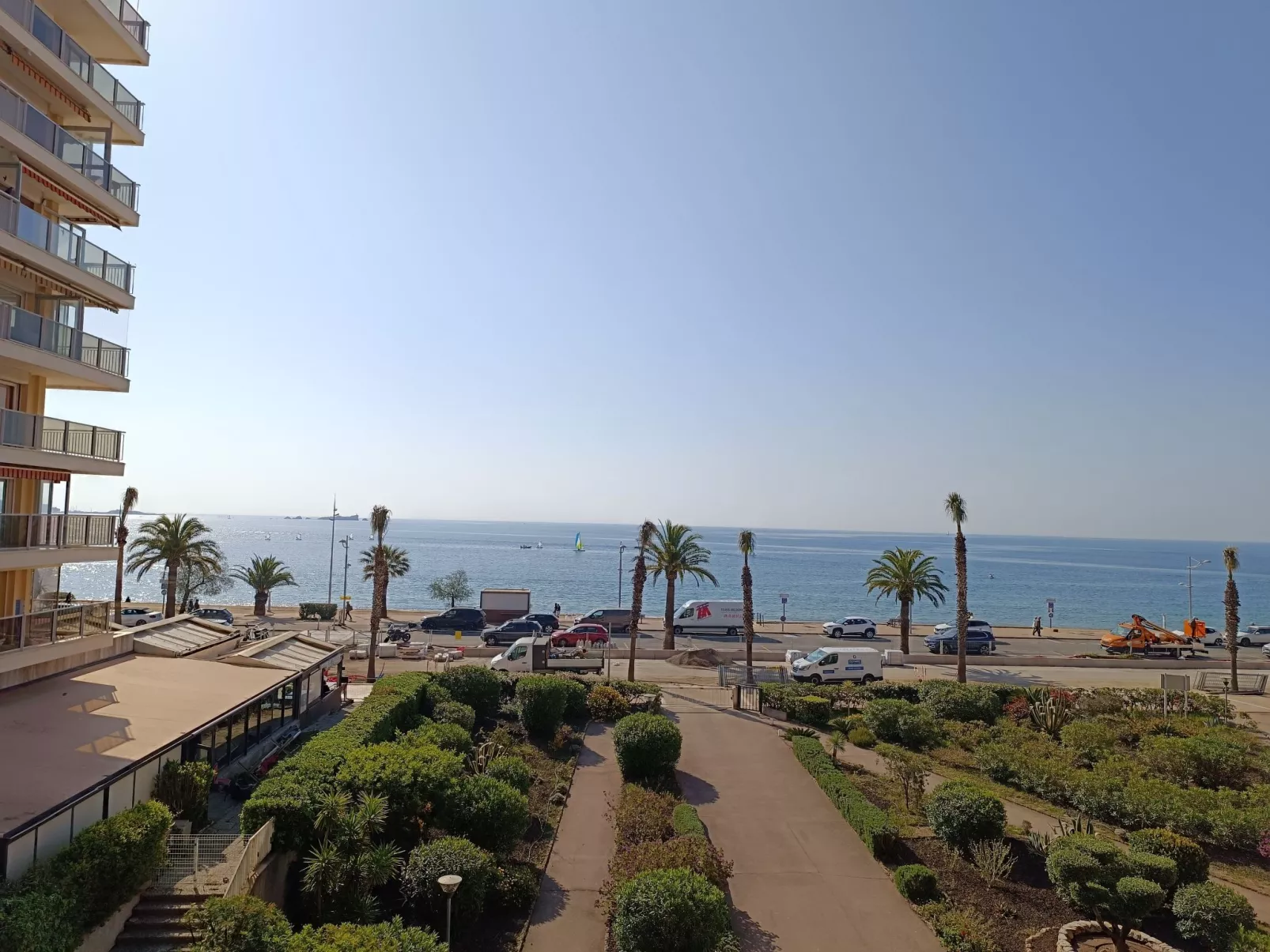 Le Méditerranée-Buiten