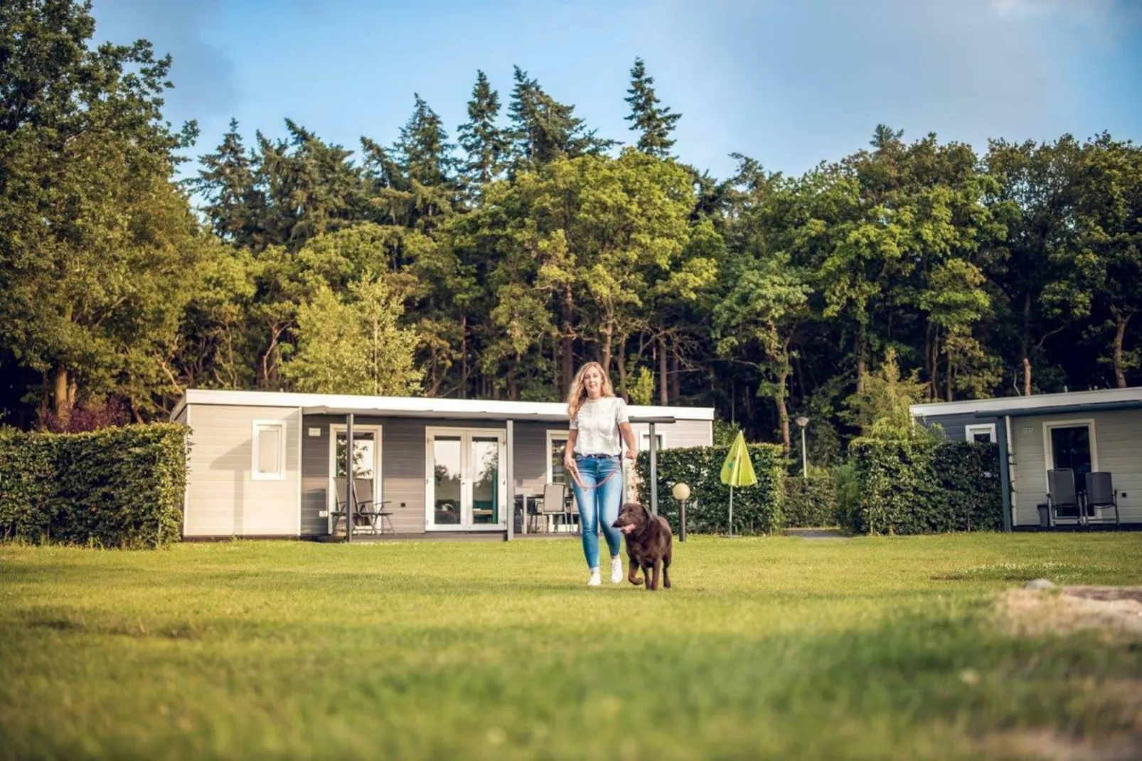 Forest Edge Chalet | 2 - 6 people-Tuinen zomer