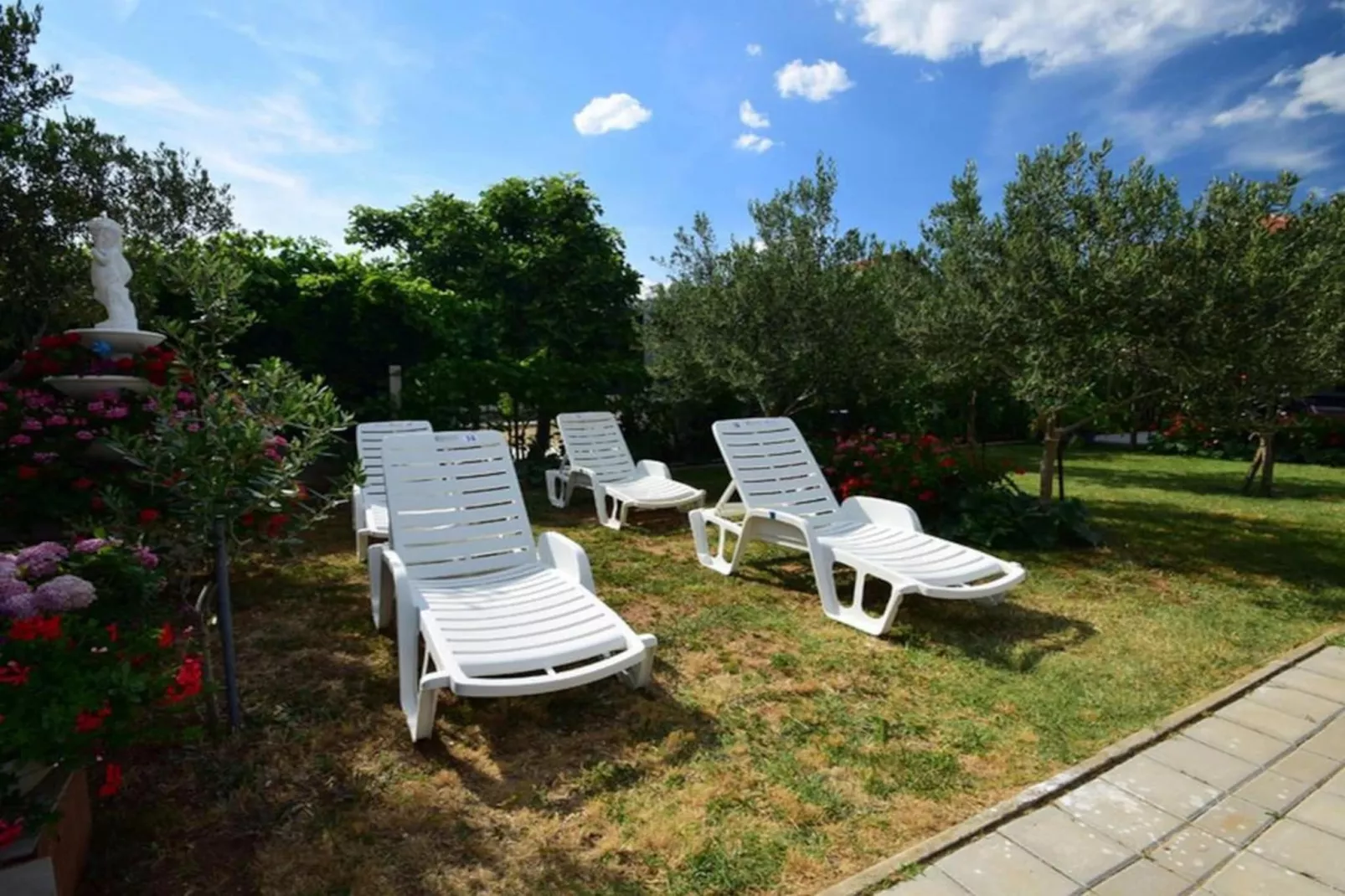 Apartments Olga - two bedroom apartment A2-Tuinen zomer