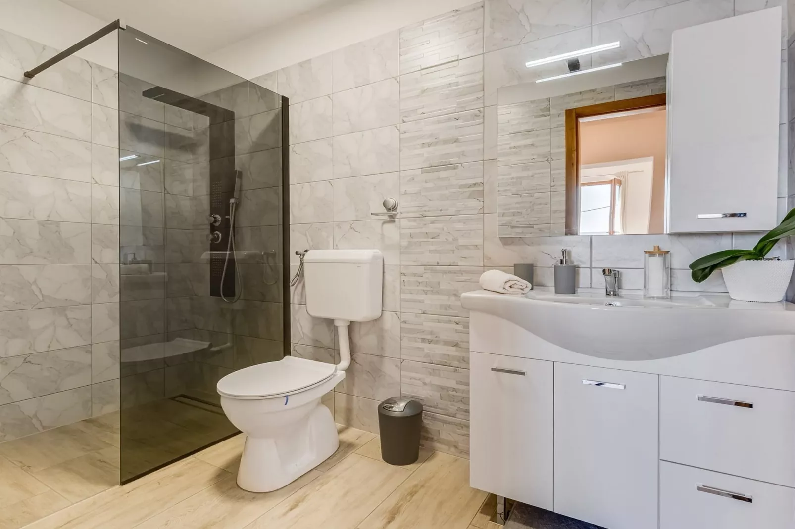 Apartments Rina - one bedroom apartment A1-Badkamer