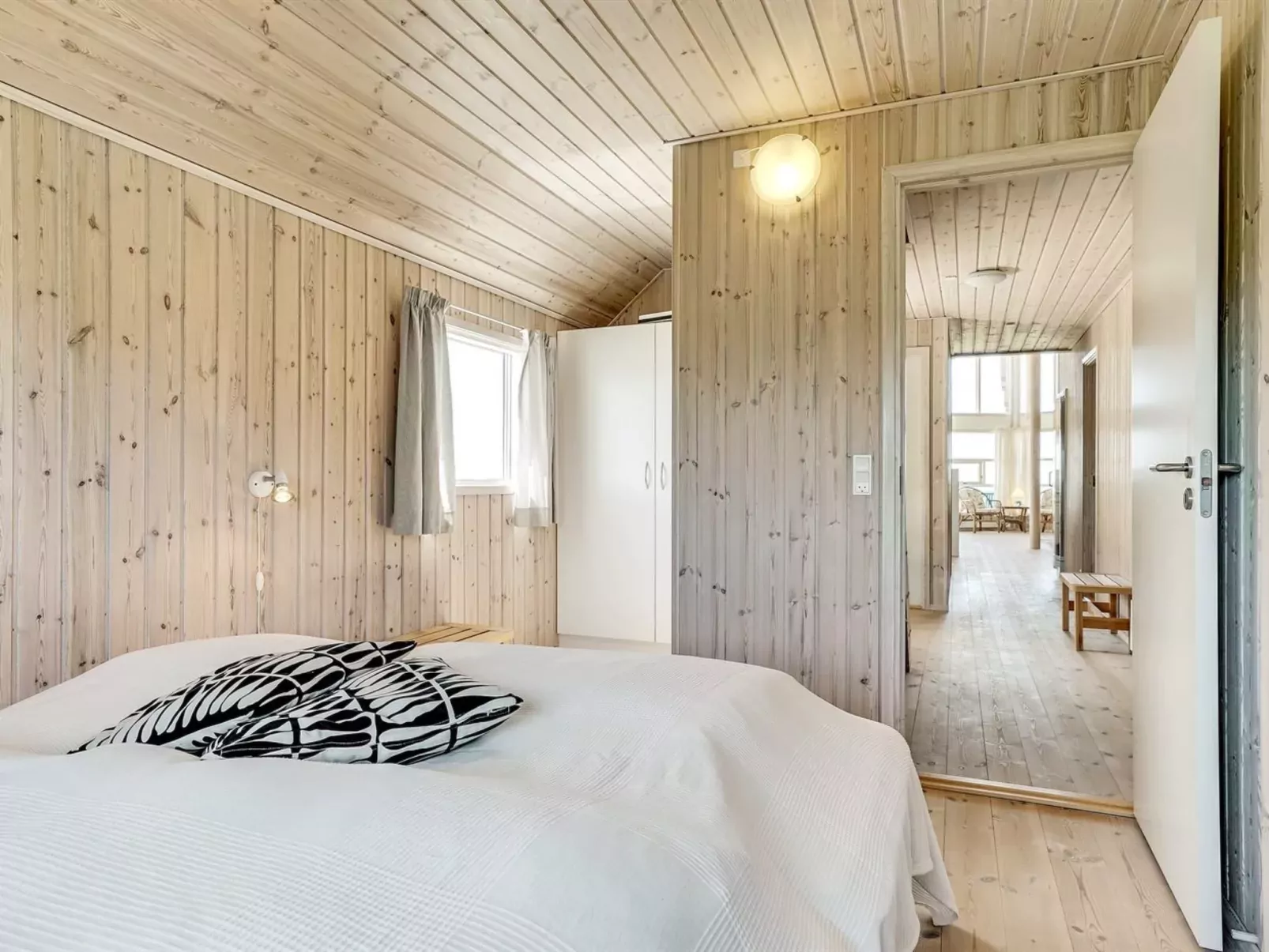 "Tilje" - 80m from the sea-Binnen