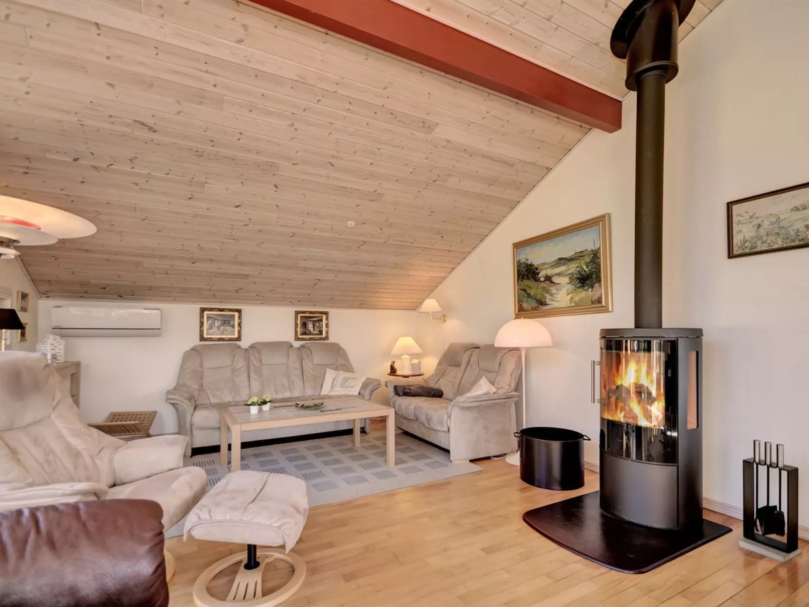 "Vetle" - 2.8km from the sea-Binnen