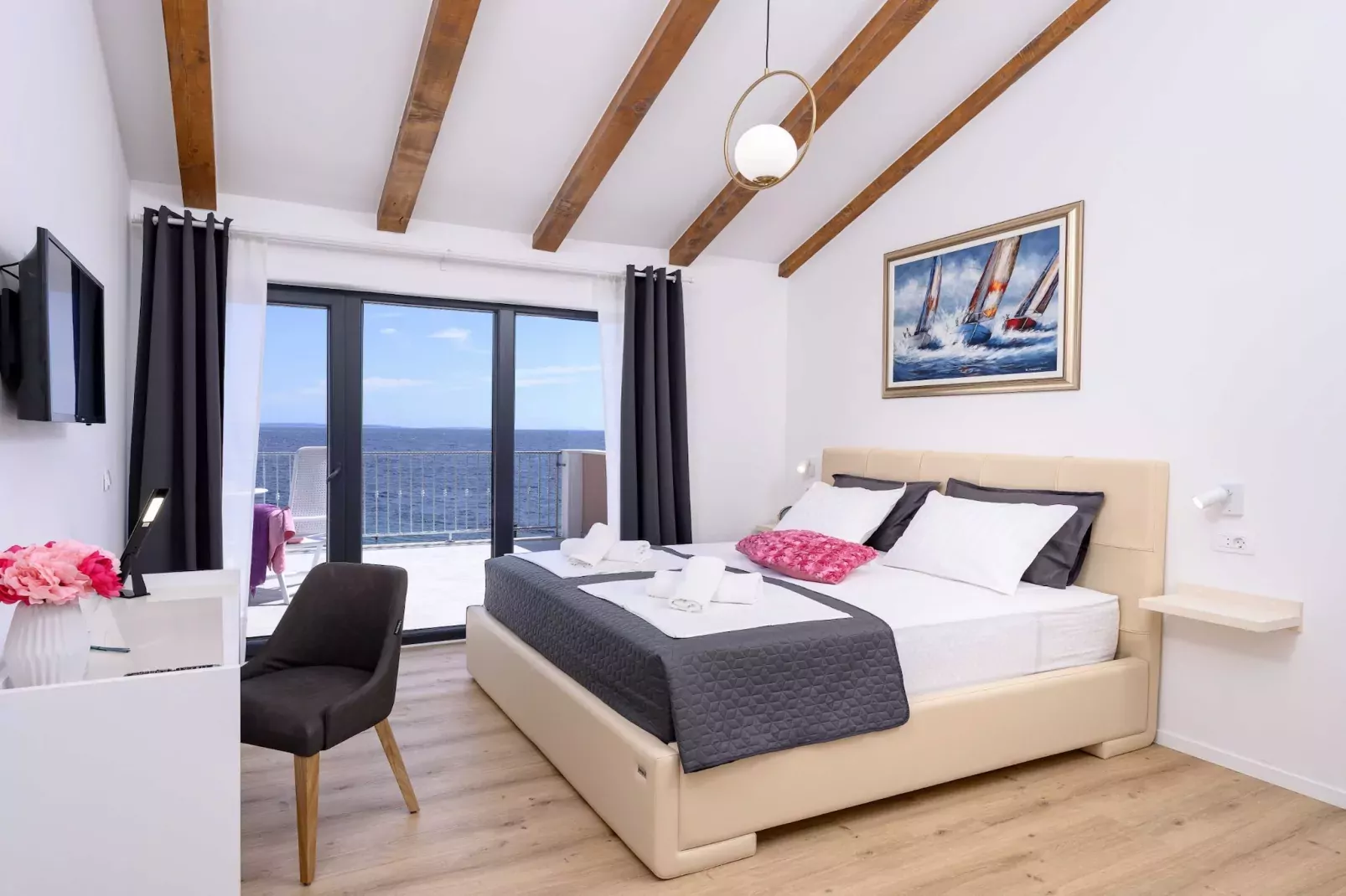 Villa Luce di Mare - Three Bedroom Villa with Pool-Slaapkamer