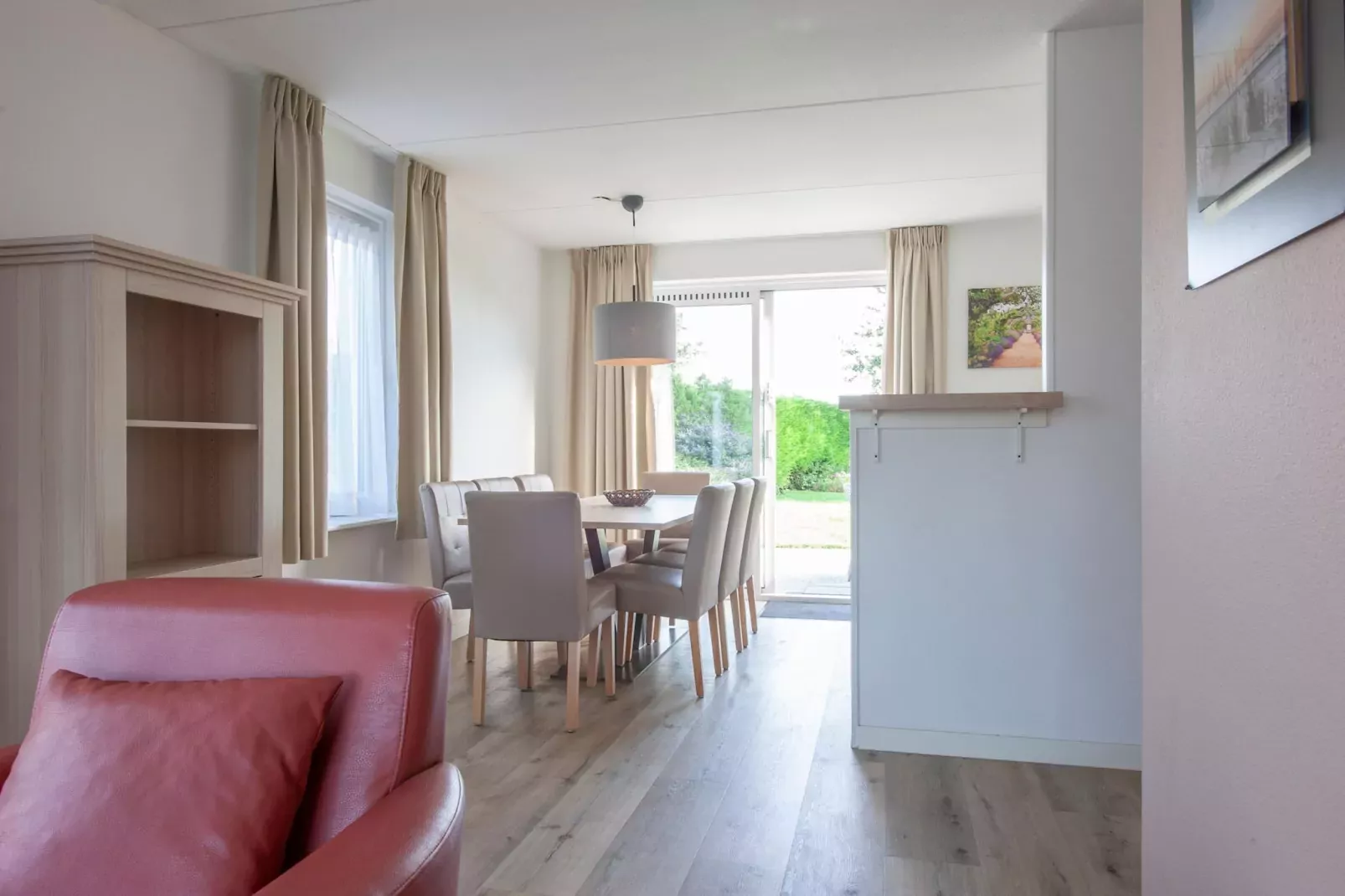 Vakantiepark Zeeland Village 4-Eetkamer