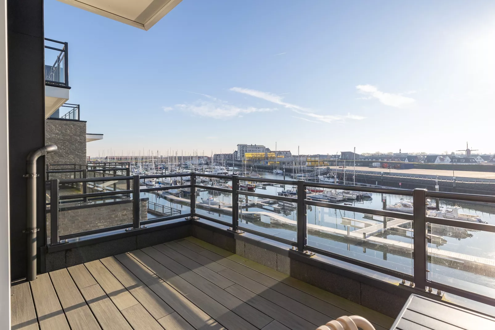 Appartement Vista Maris 'Haus am See' - Havenweg 8-30  Sint-Annaland-Terrasbalkon