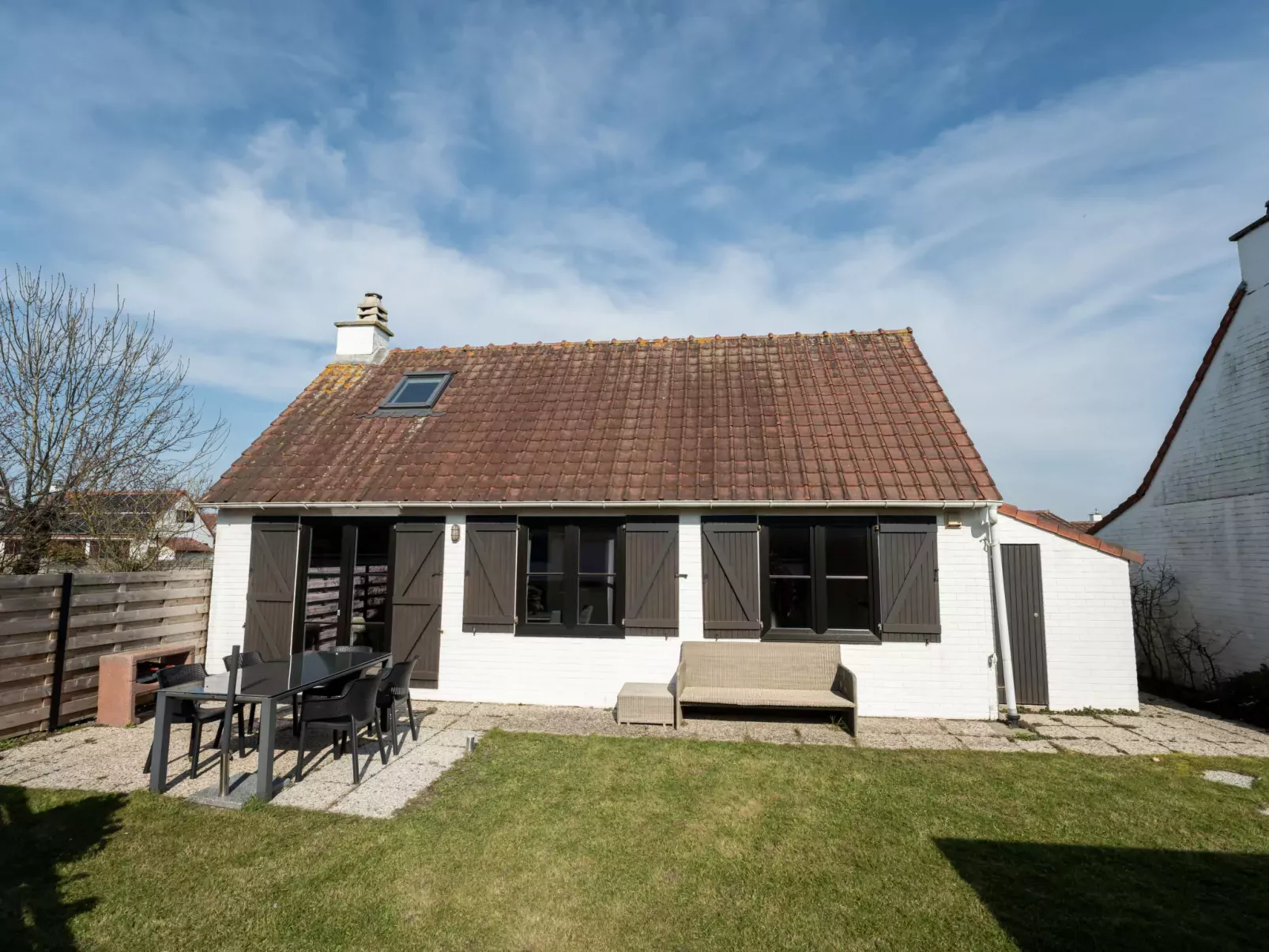 Beluga with parking and shared pool-Buiten