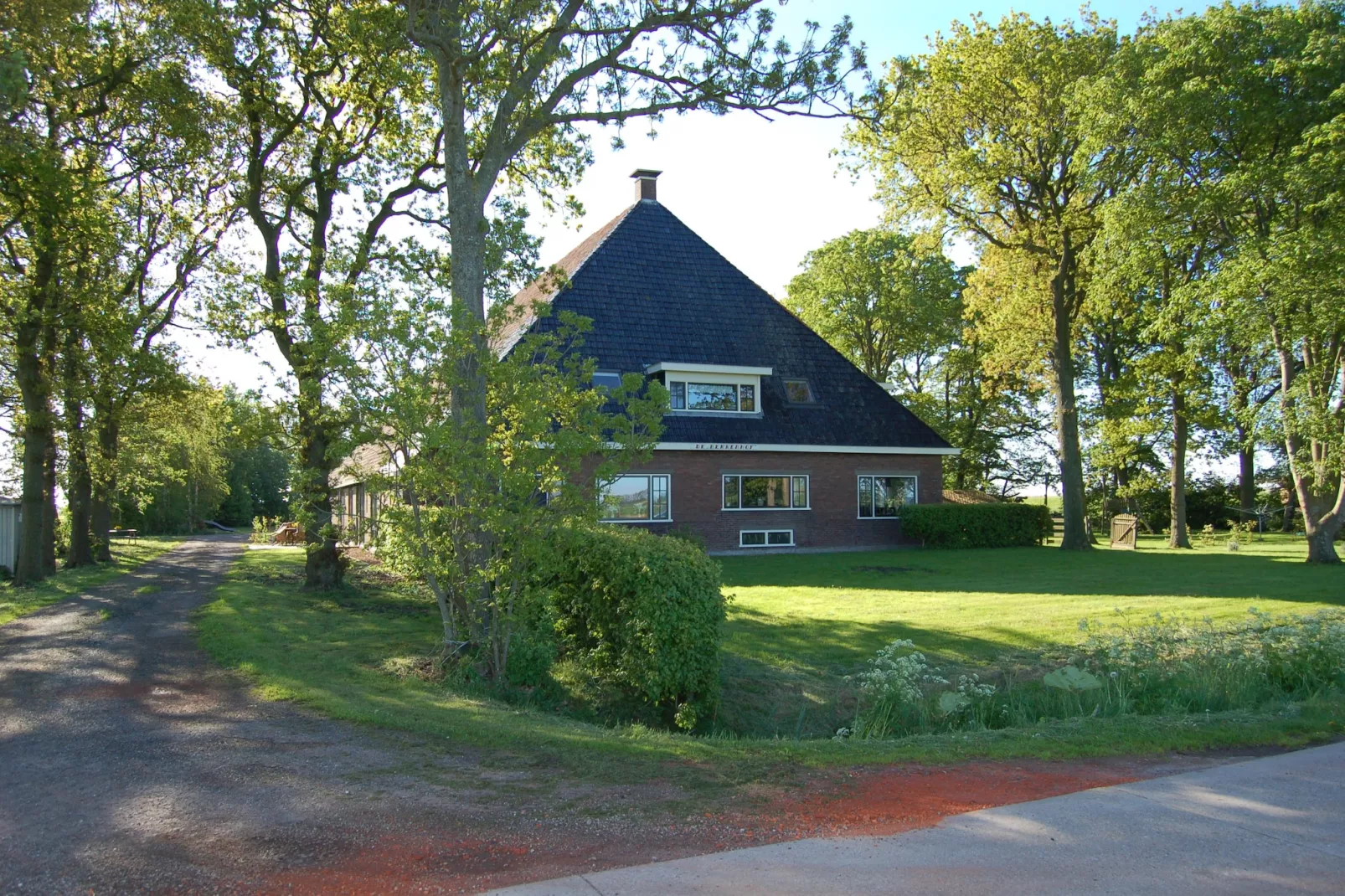 Berkenhof appartment-Buitenkant zomer