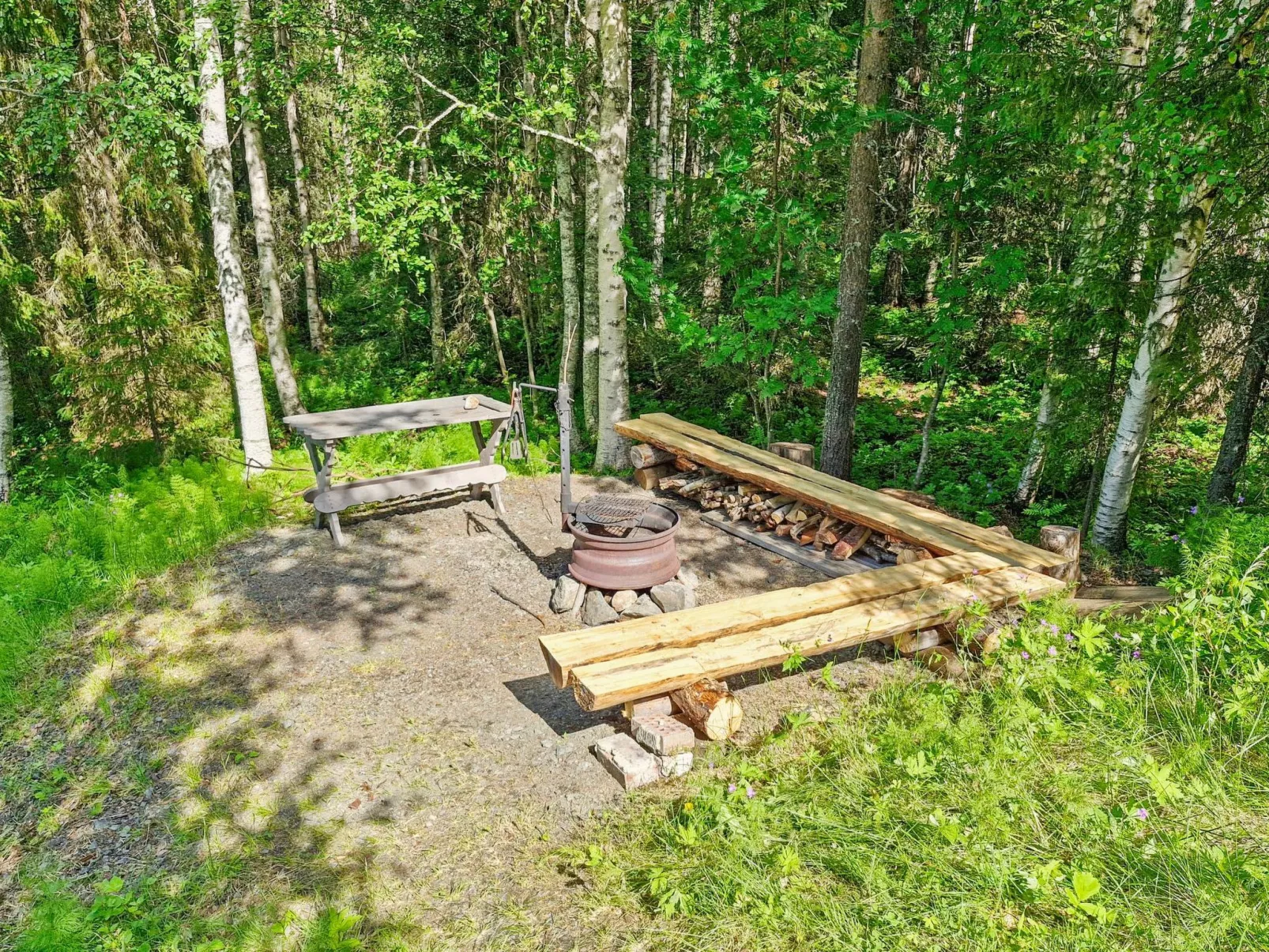 Hallan kelo-Buiten