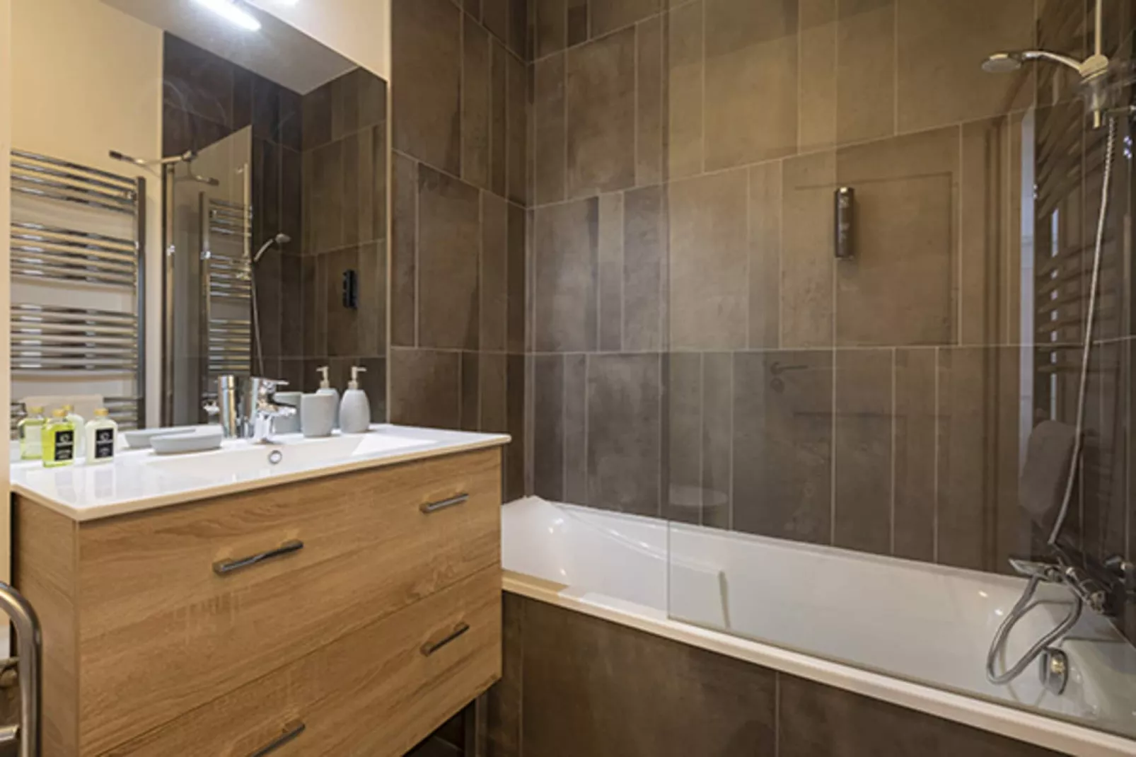 Le Hameau de barthelemy-A36S-Badkamer