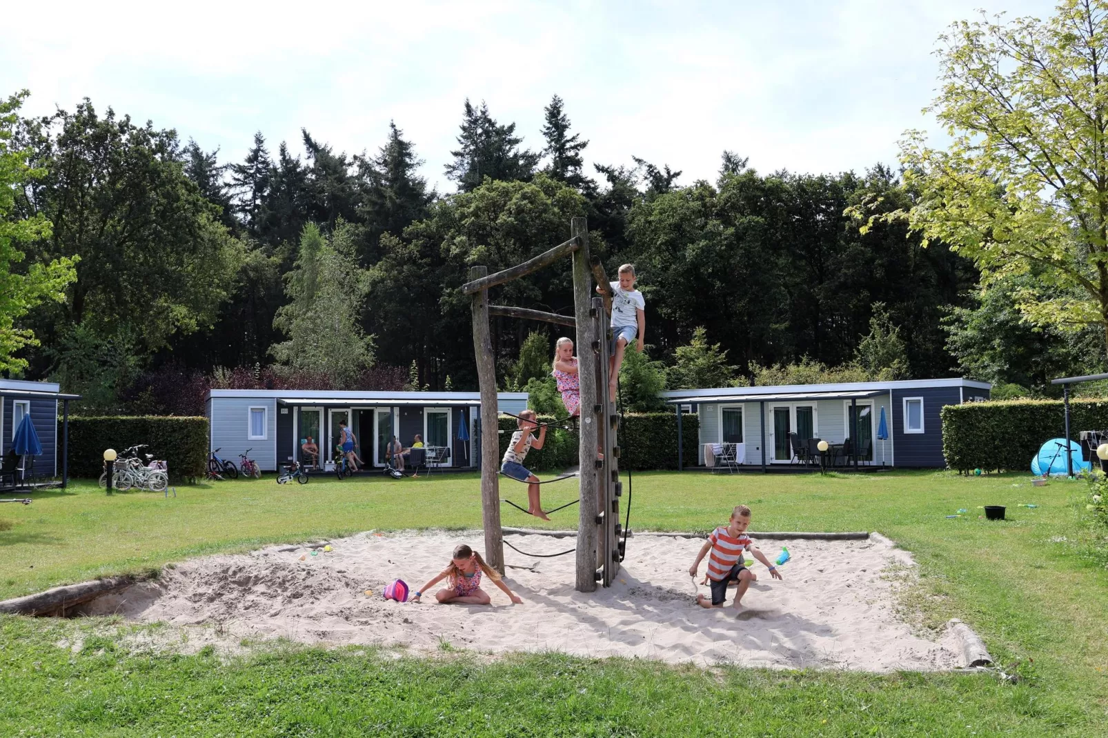 Forest Edge Chalet | 2 - 6 people-Tuinen zomer
