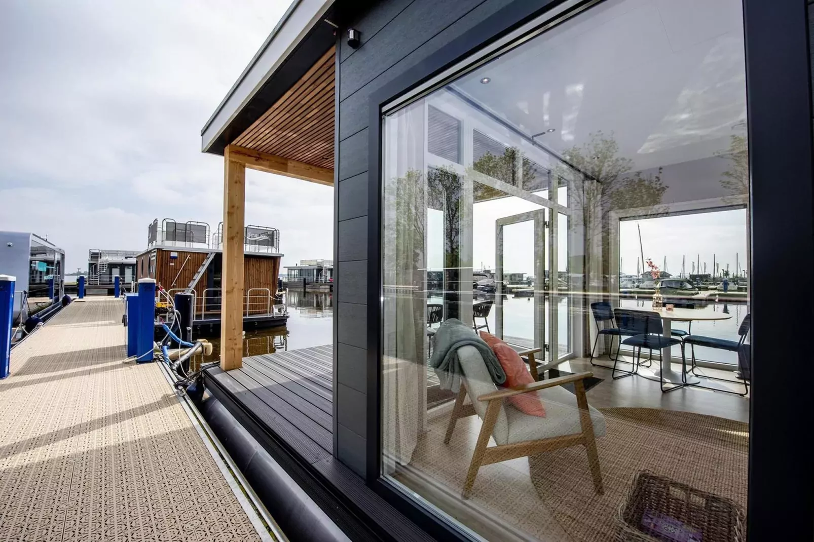 RiggelBrug Sneekermeer-Terrasbalkon