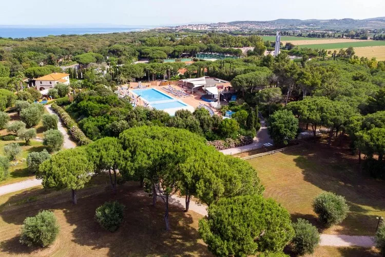 Holiday resort Riva degli Etruschi San Vincenzo-Ville Comfort  Trilo-SANGIOVETO 200 m dal mare-Buitenkant zomer