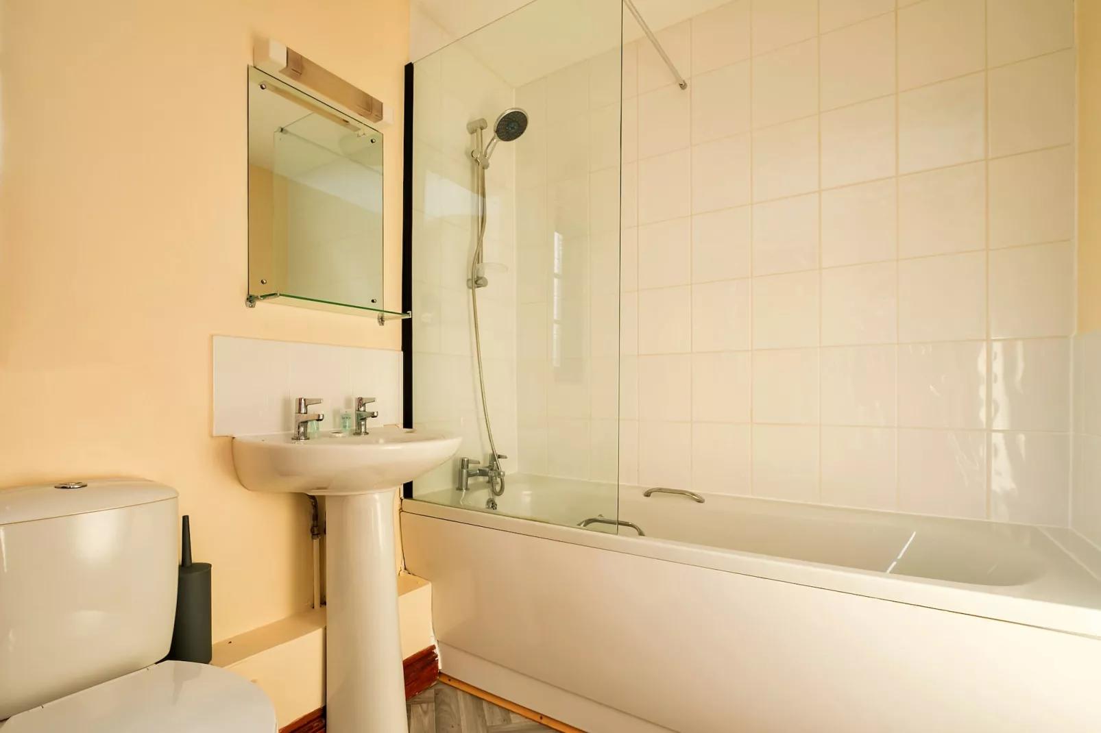 Walton Maisonette-Badkamer