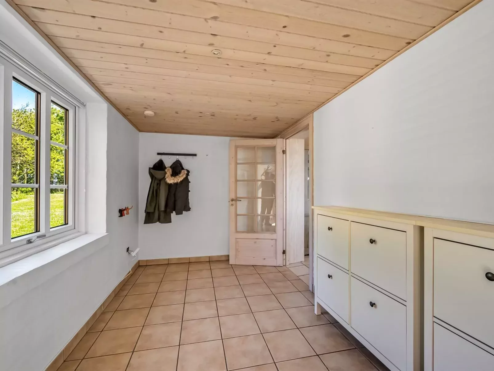 "Quirina" - 6km from the sea-Binnen