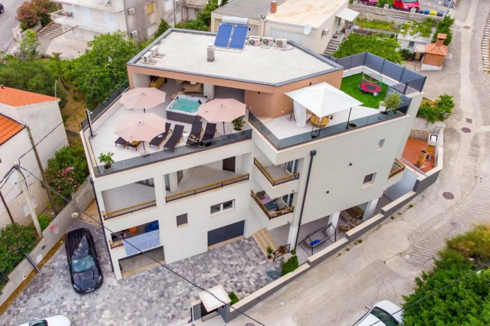 Three-Bedroom Penthouse Apartment-Uitzicht