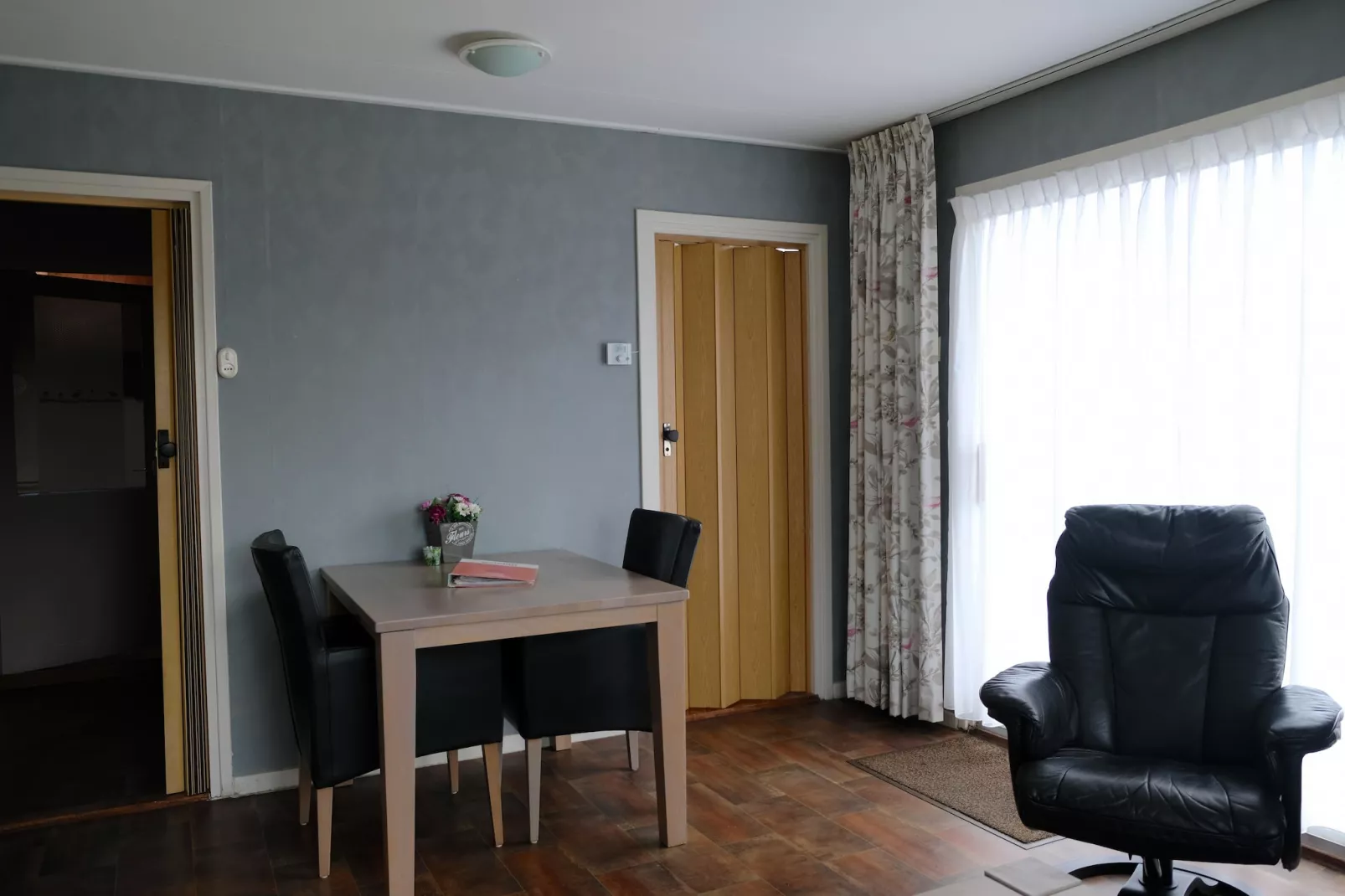 Aan de dwarsgracht-Woonkamer