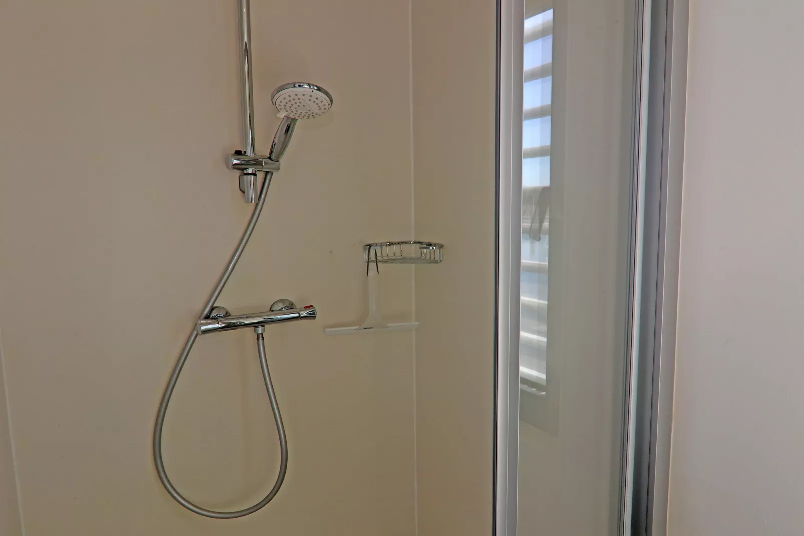 Hausboot Family & Friends LP 3 / 4 Personen-Badkamer