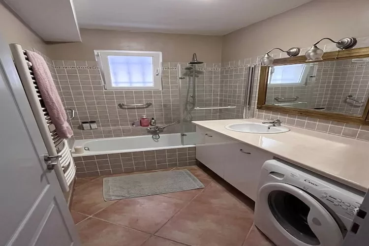 Villa Le Mas des Cerises-Badkamer