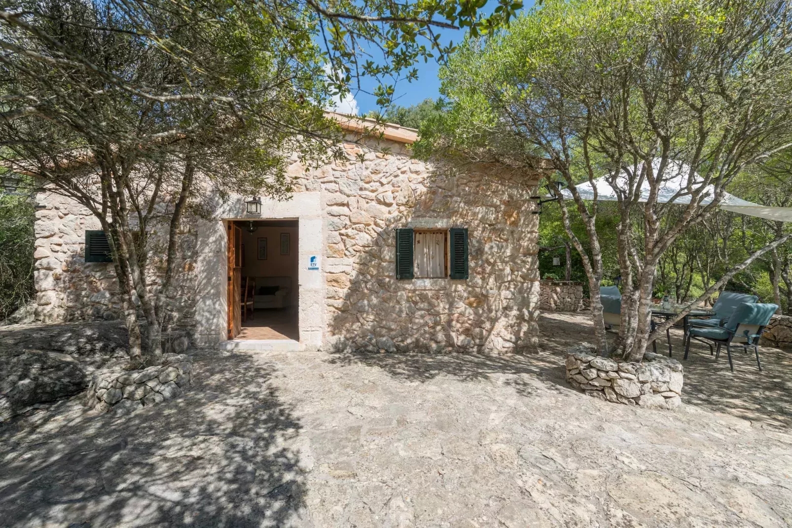 Casa De Piedra - Buitenkant zomer