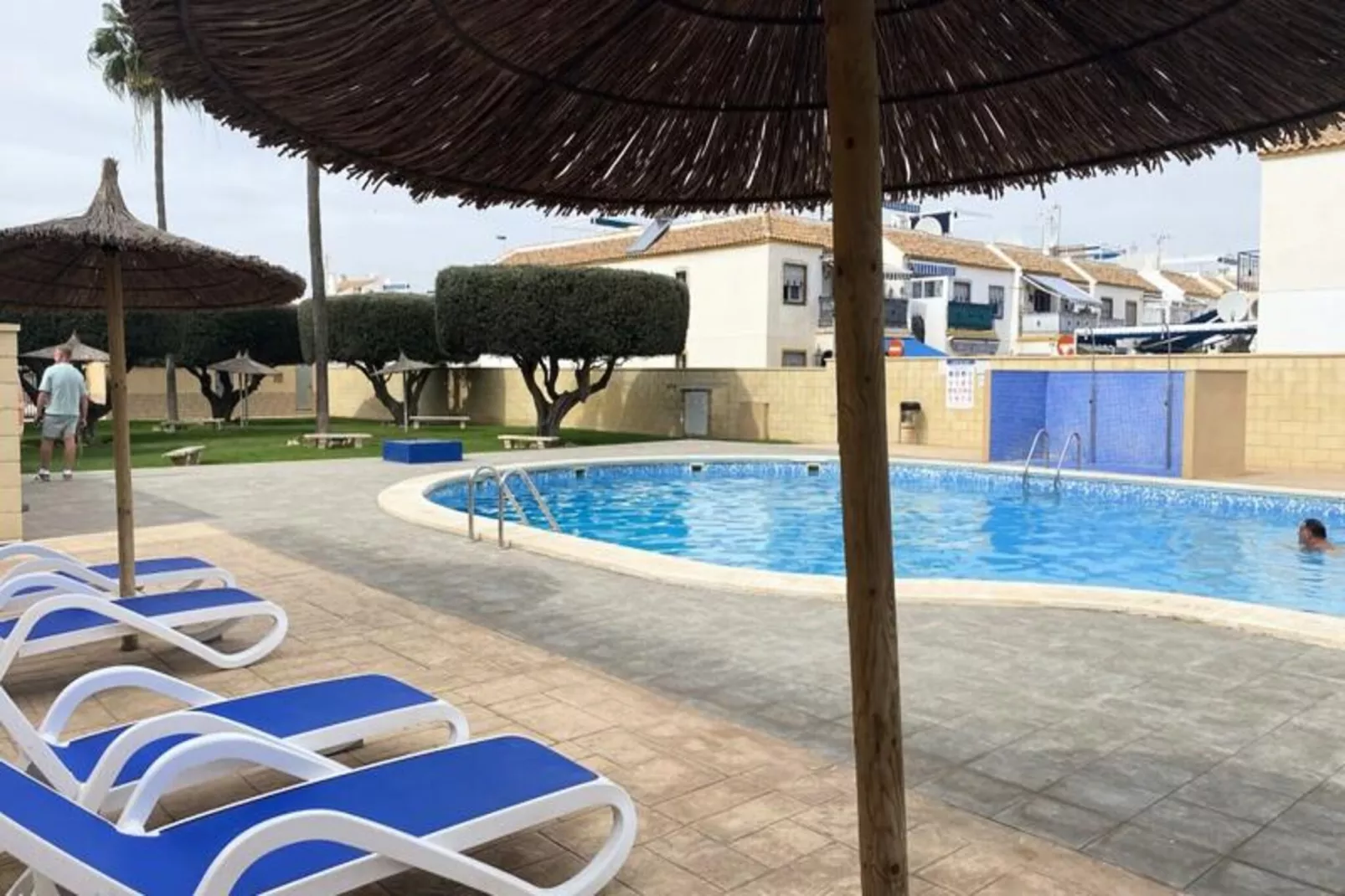 Appartement Avec Solarium équipé, Barbecue Et Piscine-Image-tags.