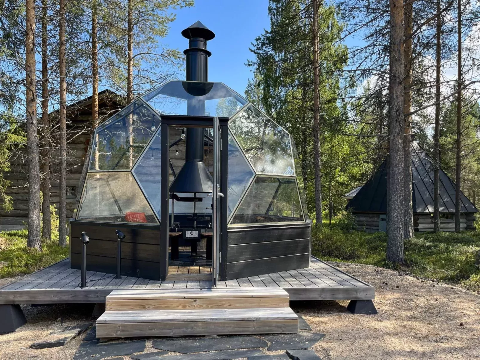 Samruam b aurora cabin-Buiten