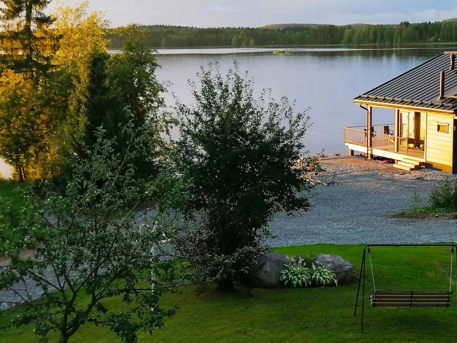 Lakeside villa-Buiten