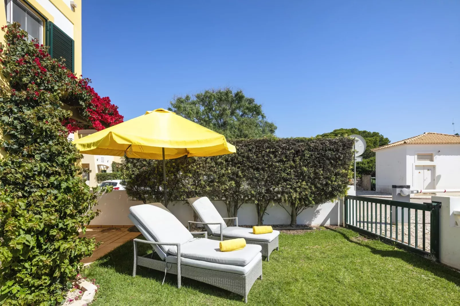 13 Terraços de Benagil (Casa das Flores)-Tuinen zomer