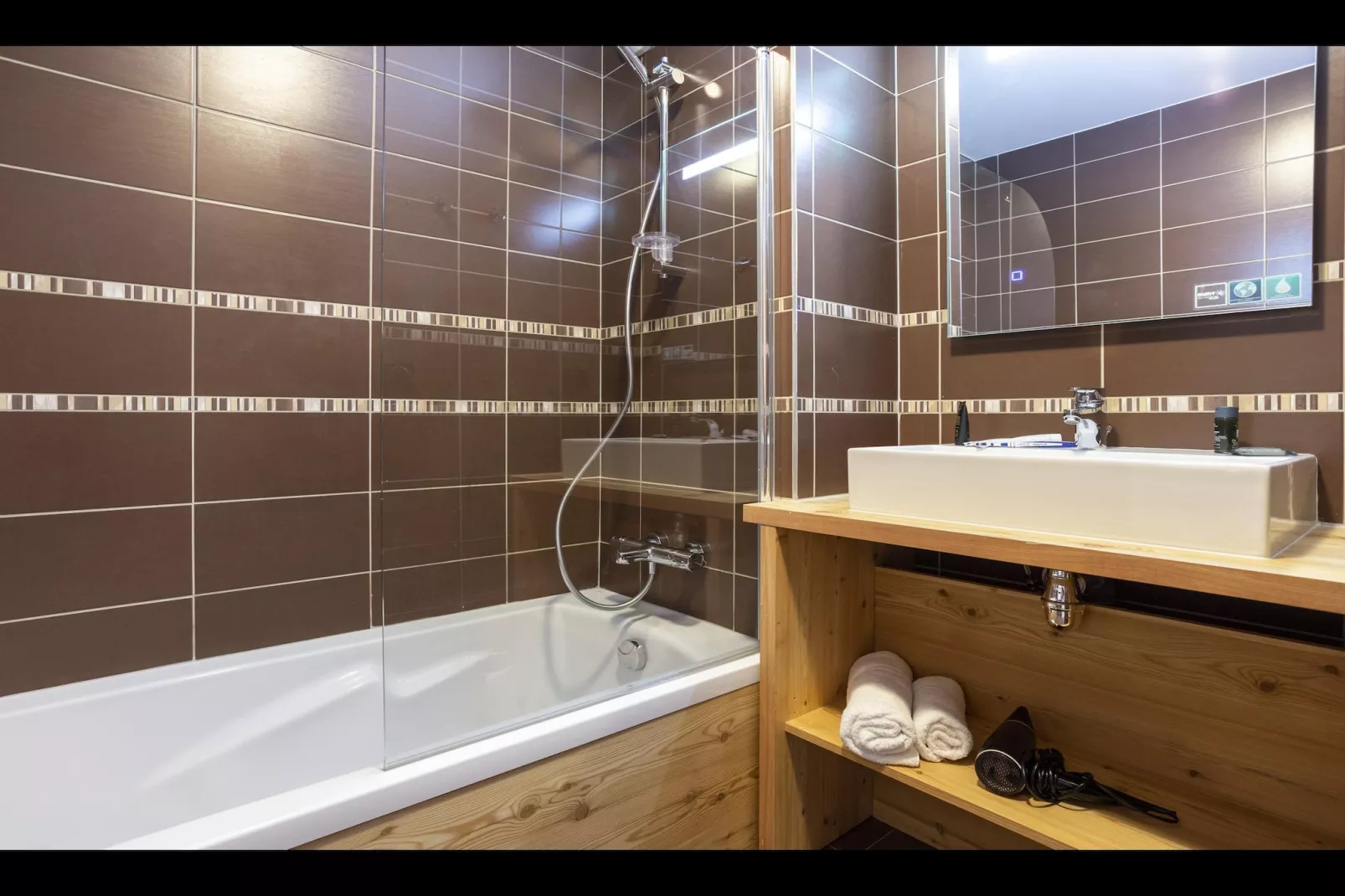 TIGNES_S4L-Badkamer