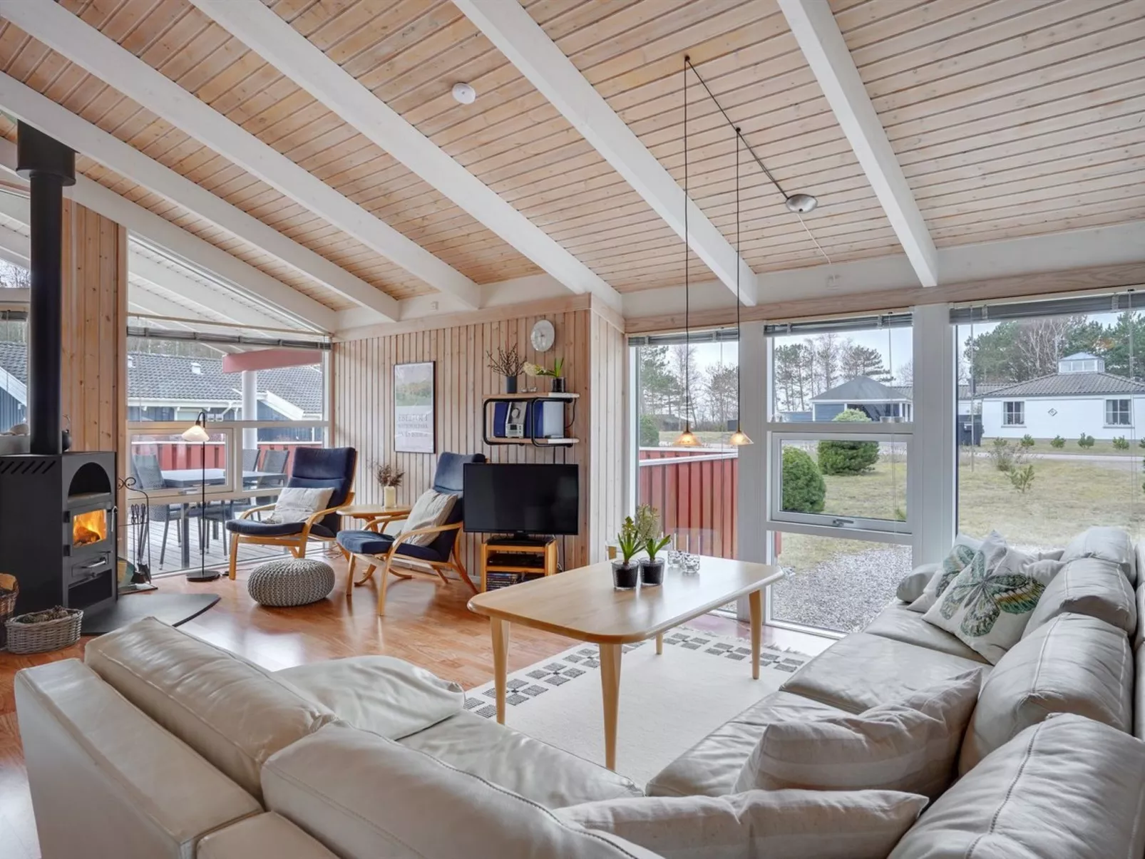 "Alvy" - 200m from the sea-Binnen