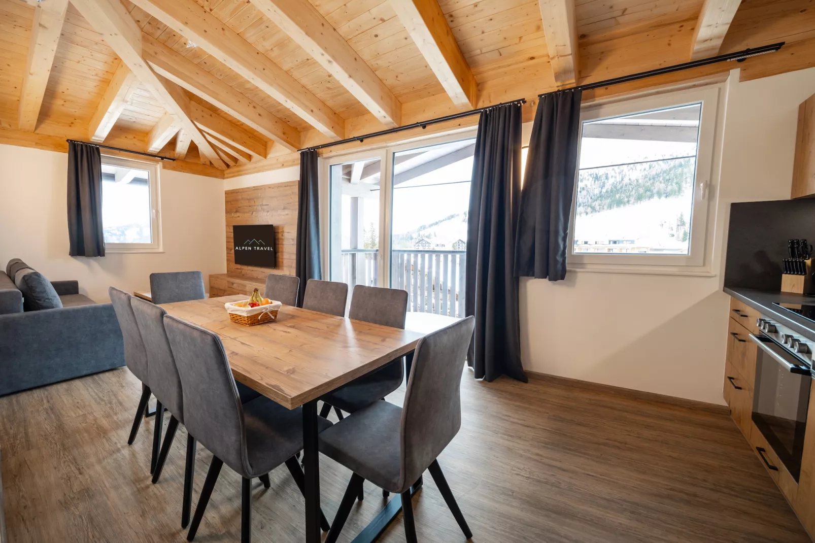 Penthouse Four-bedroom Apartment – KA4P-Eetkamer