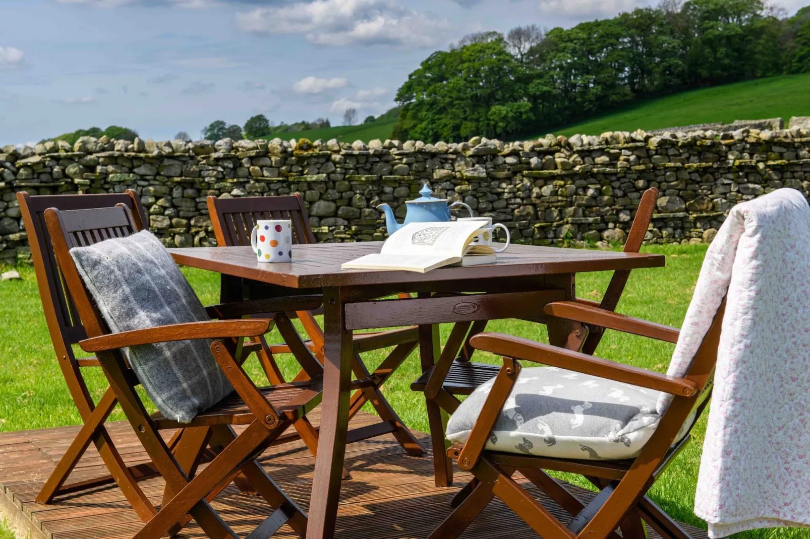 Shepherds Cottage at Mile House Farm-Tuinen zomer