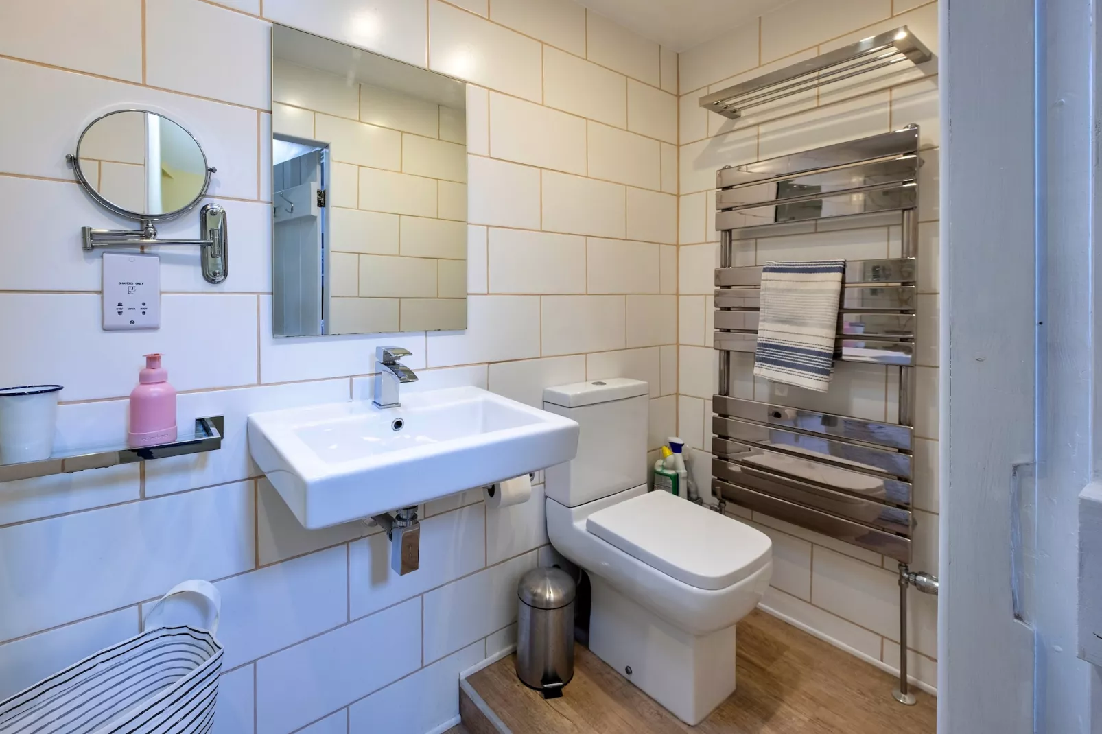 3 Elm Cottage-Badkamer