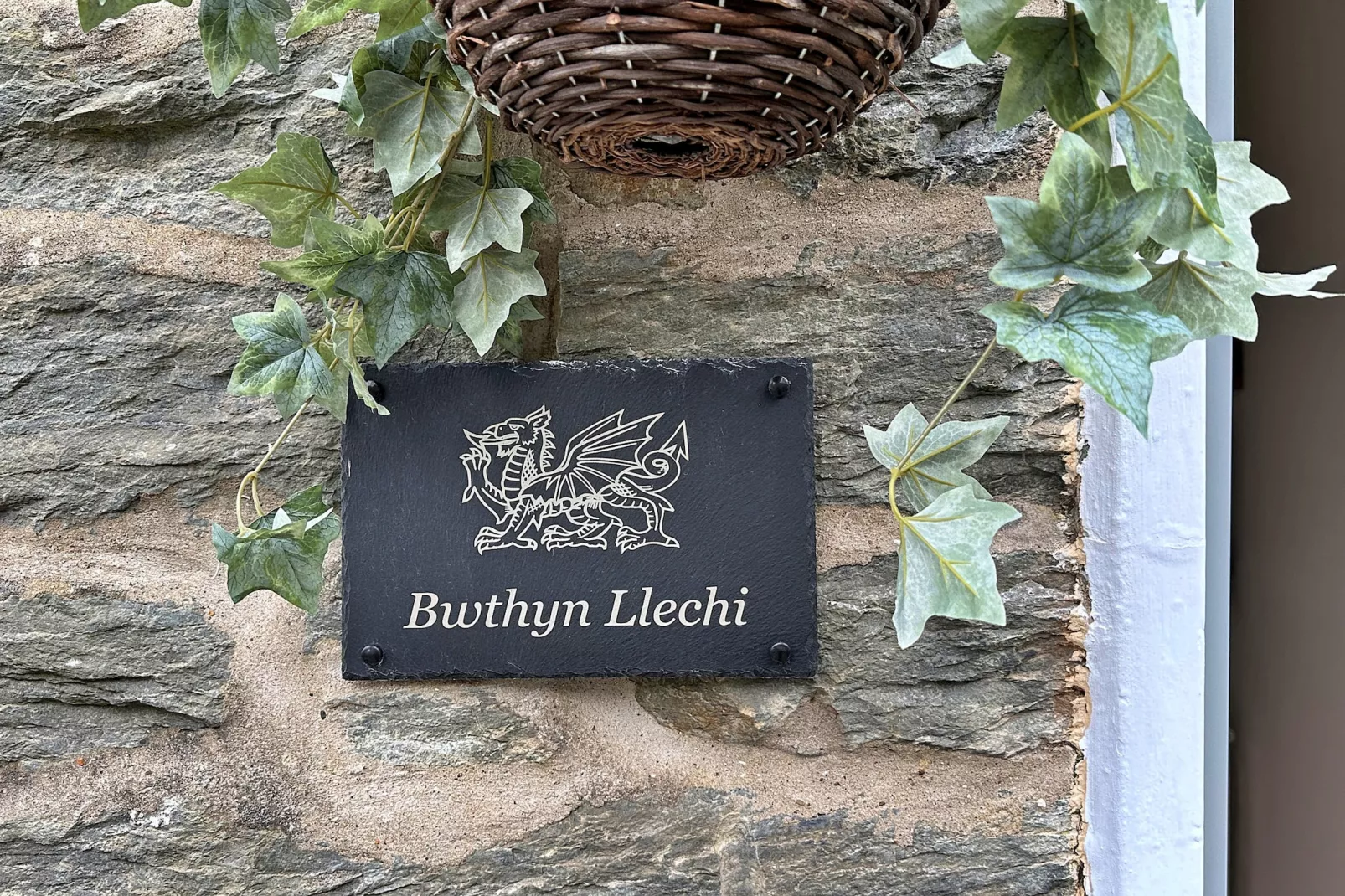 Bwthyn Llechi (Slate Cottage)-Buitenlucht