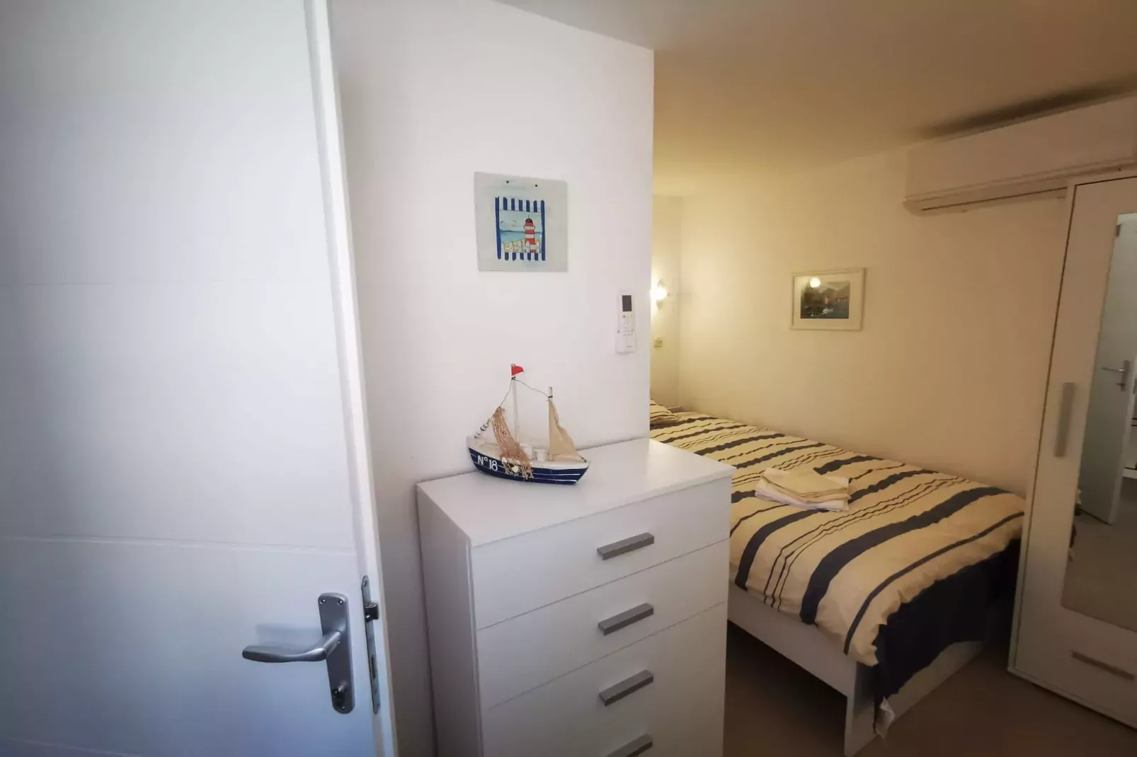 Sea View Holiday Home Umag - Three Bedroom Holiday Home-Slaapkamer