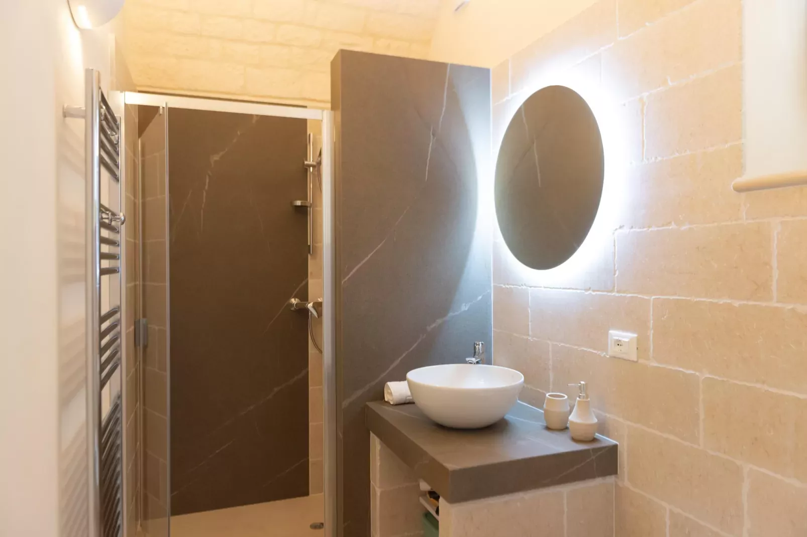 Dimora San Galaro in Ostuni-Badkamer